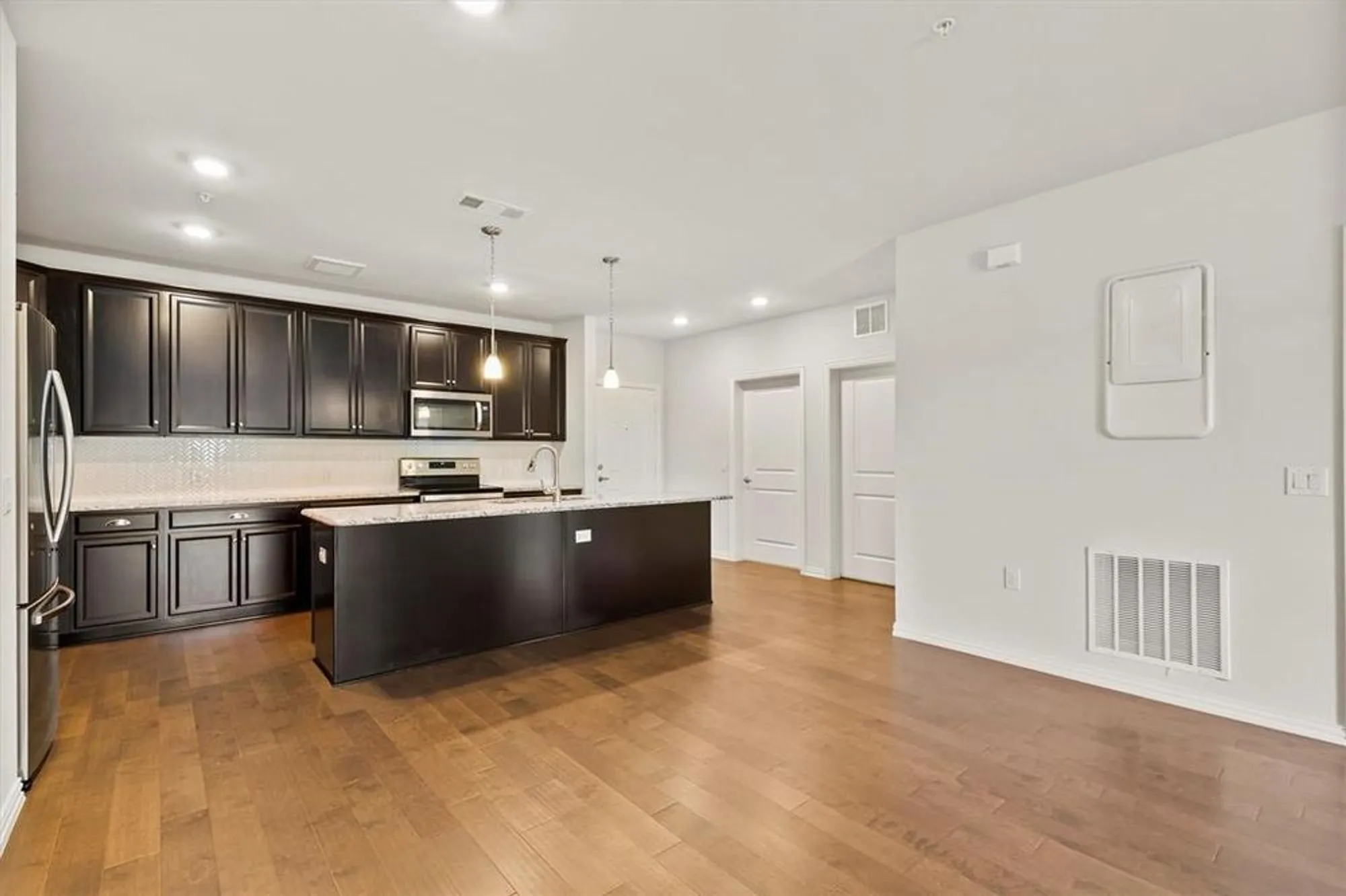 Property Slideshow image 7 of 30 | 651 n watters rd 7202, Allen, TX, 75013