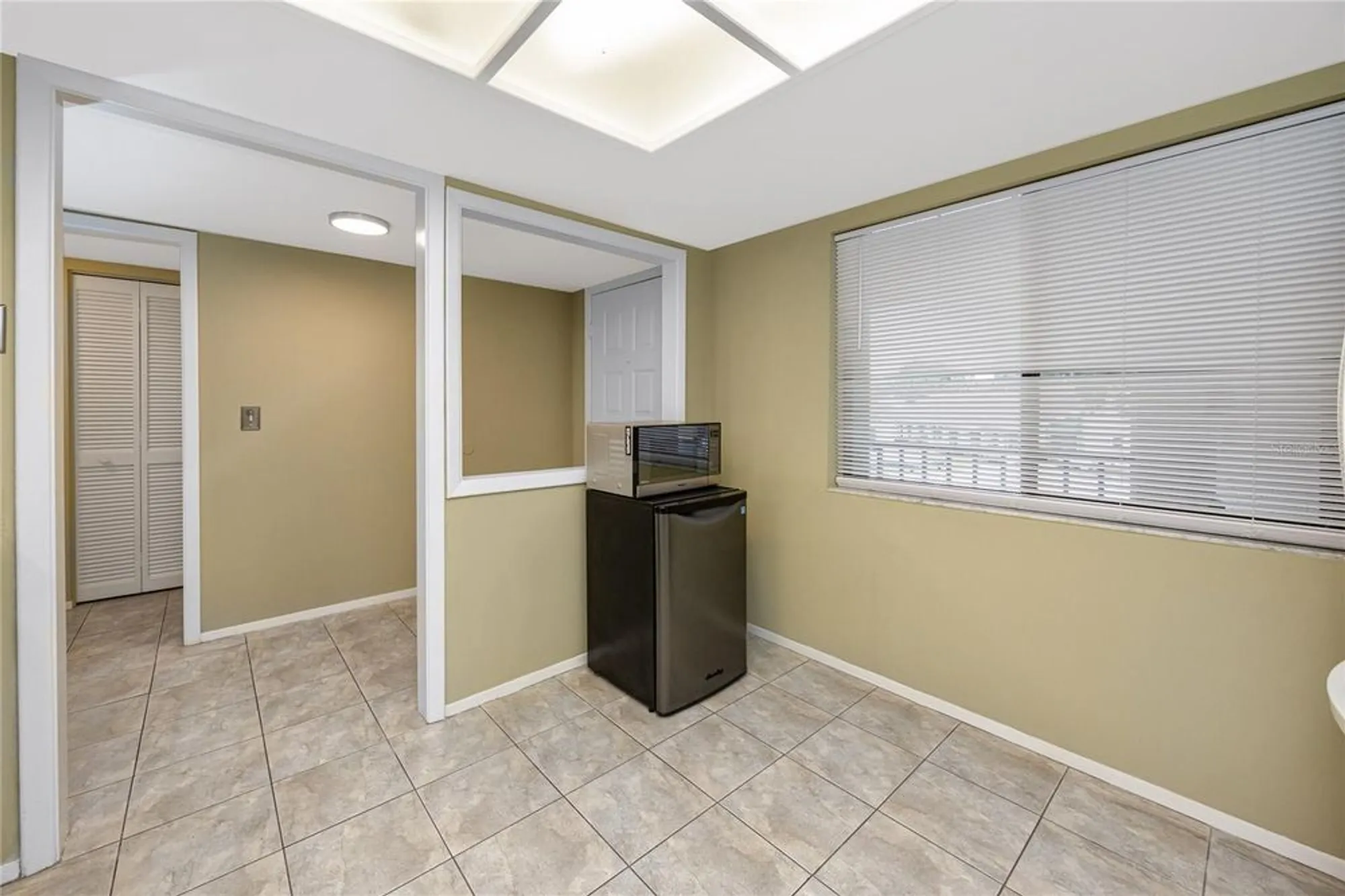 Property Slideshow image 16 of 47 | 2561 royal pines cir # 14h, Clearwater, FL, 33763