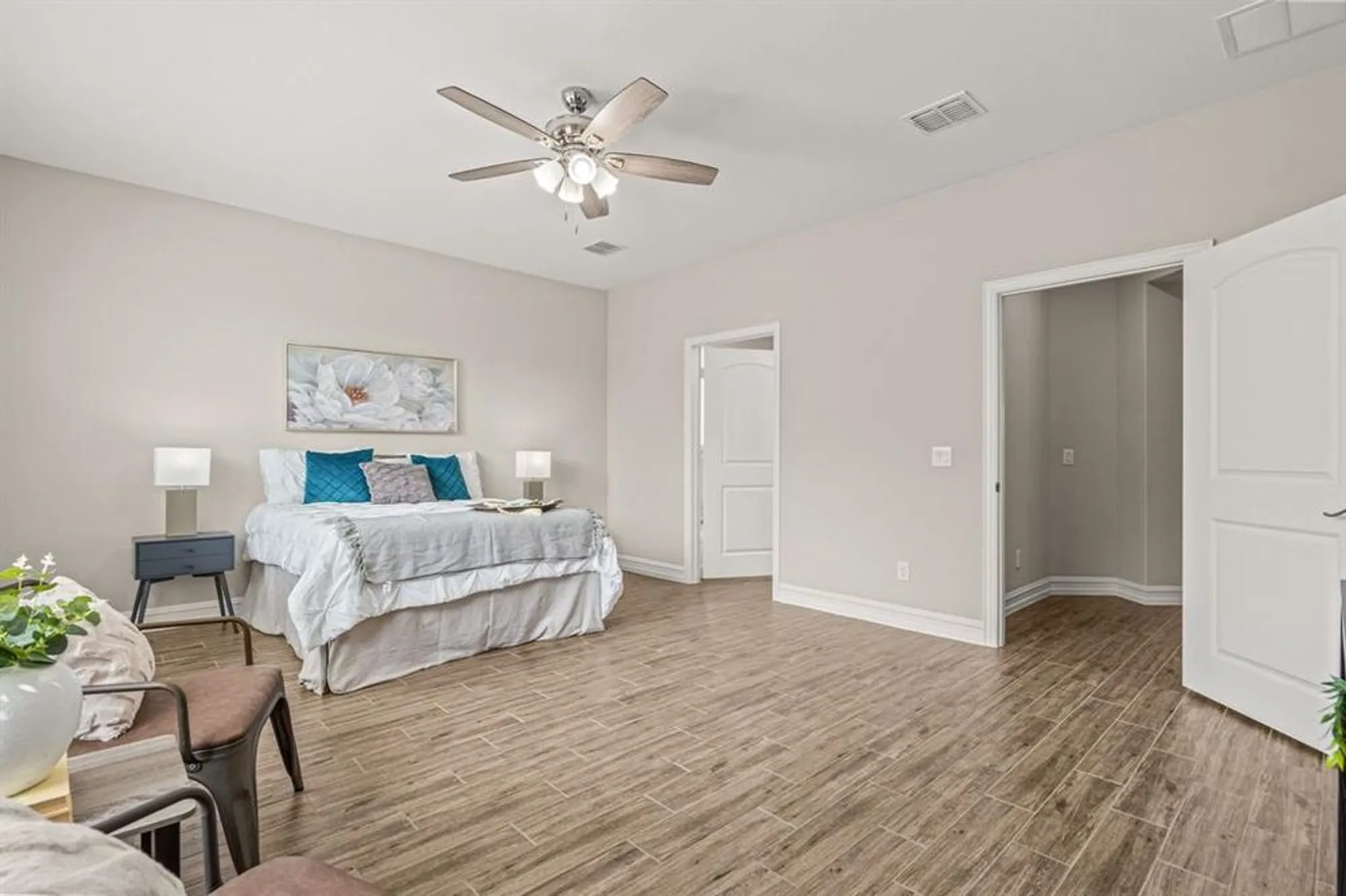 Property Slideshow image 4 of 40 | 712 freedom ln, Aubrey, TX, 76227