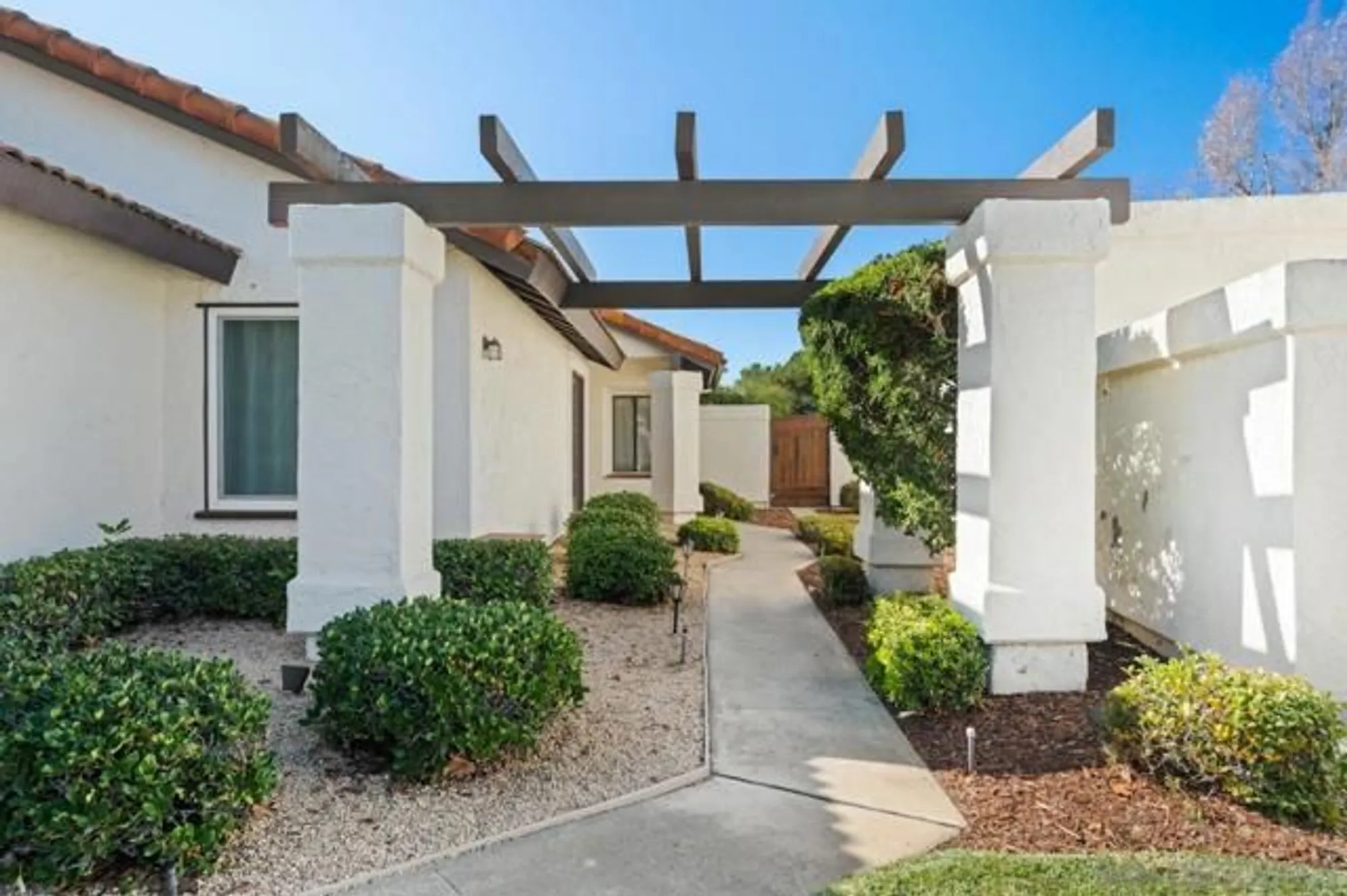 Property Slideshow image 4 of 39 | 17756 camino ancho, San Diego, CA, 92128