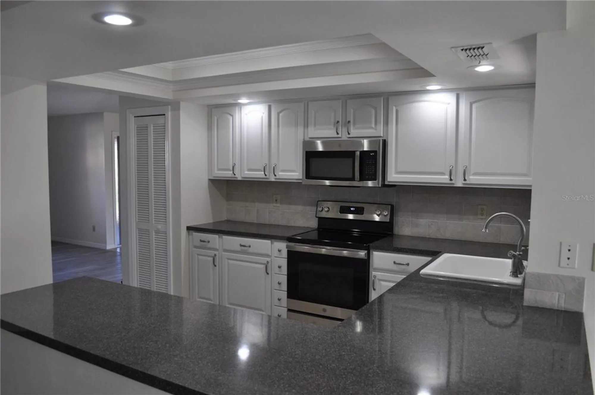 Property Slideshow image 5 of 11 | 721 elkhorn rd, Sun City Center, FL, 33573