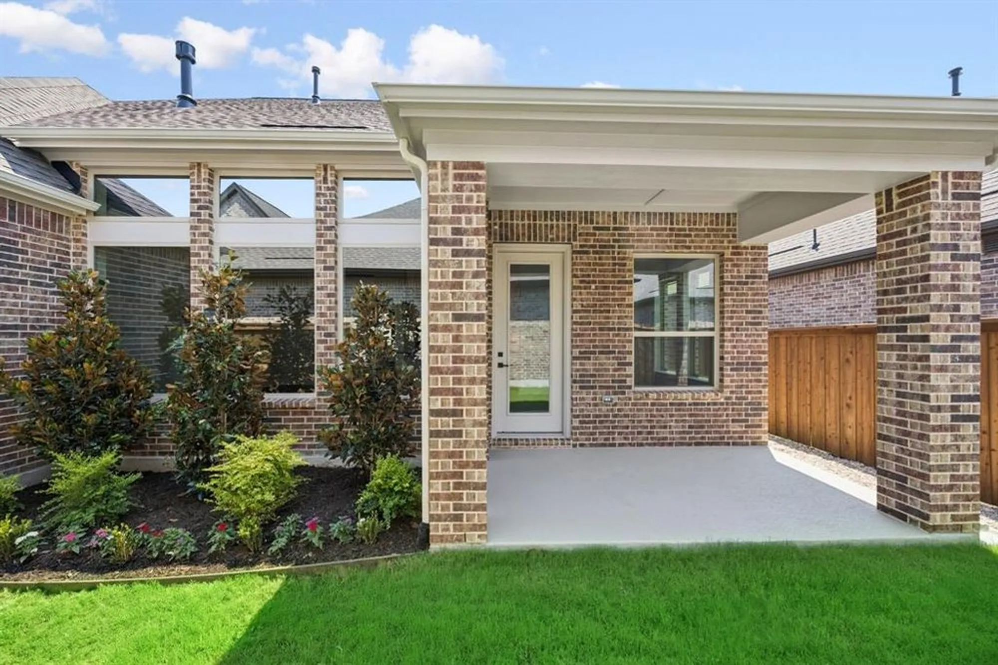 Property Slideshow image 2 of 30 | 2065 spotted fawn dr, Arlington, TX, 76005