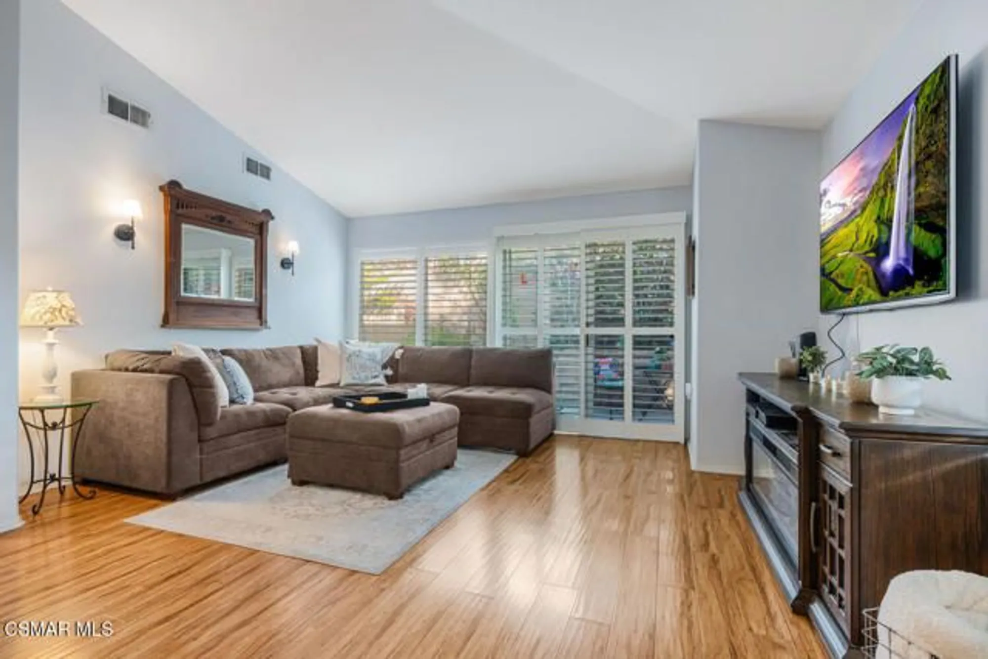 Property Slideshow image 12 of 27 | 2040 freesia ave, Simi Valley, CA, 93063