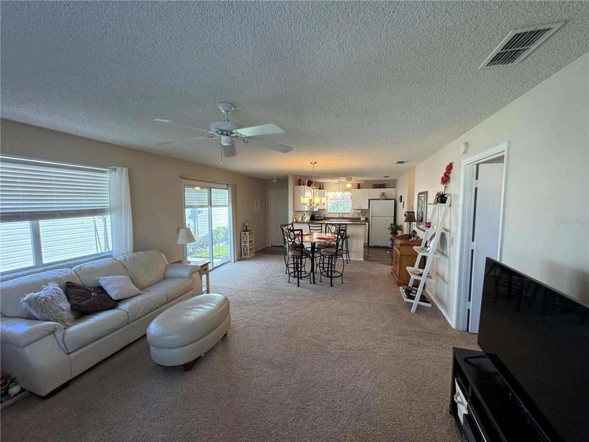 Property Slideshow image 9 of 21 | 482 hildalgo dr, The Villages, FL, 32159