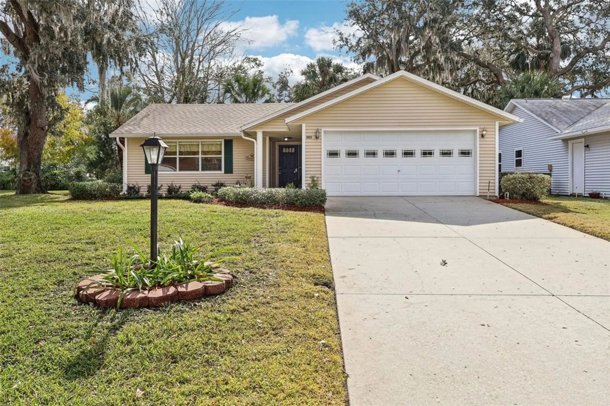 Property Slideshow image 1 of 38 | 305 brigadoon cir, Leesburg, FL, 34788