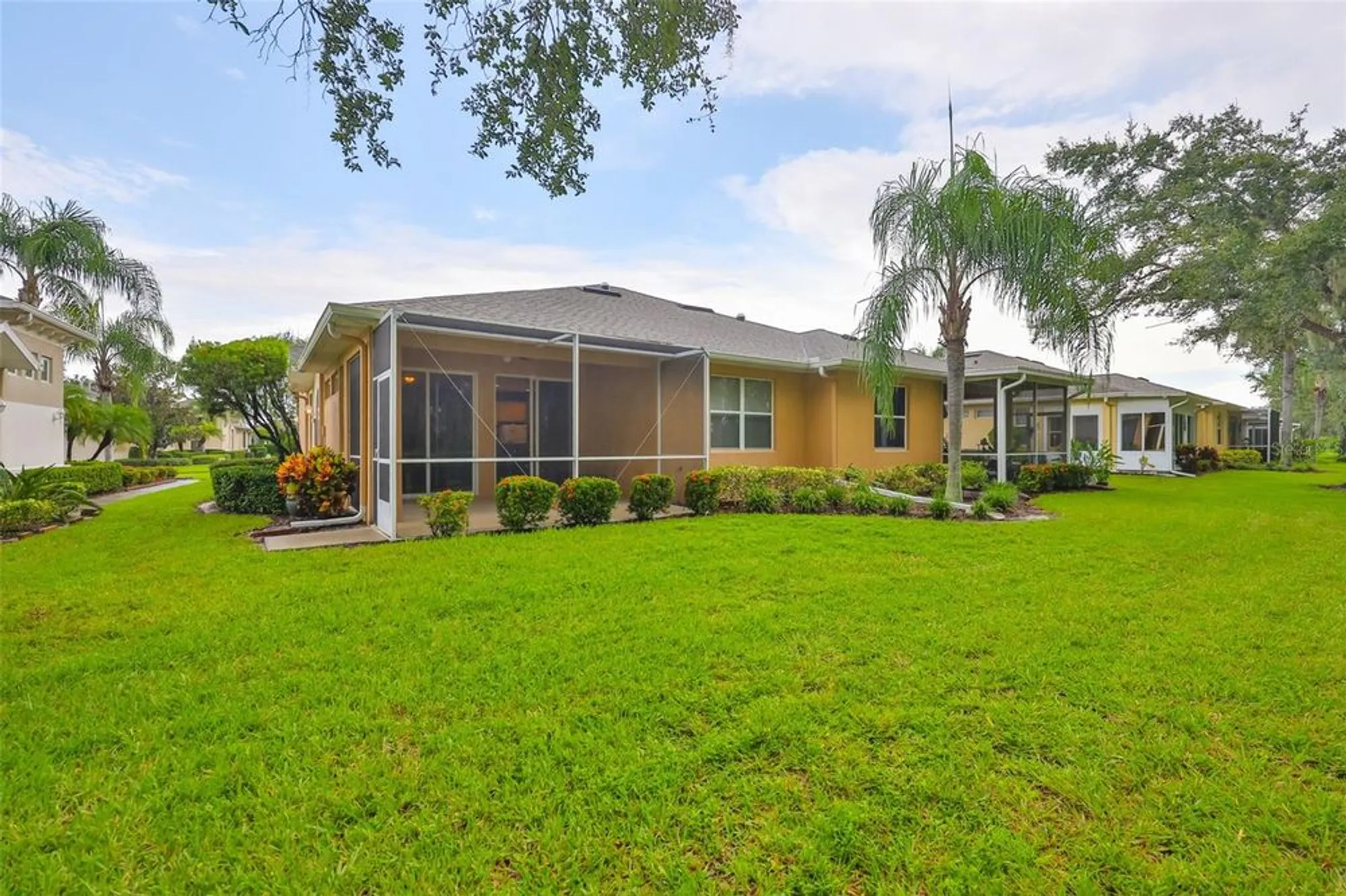 Property Slideshow image 30 of 61 | 2050 sifield greens way # 19, Sun City Center, FL, 33573