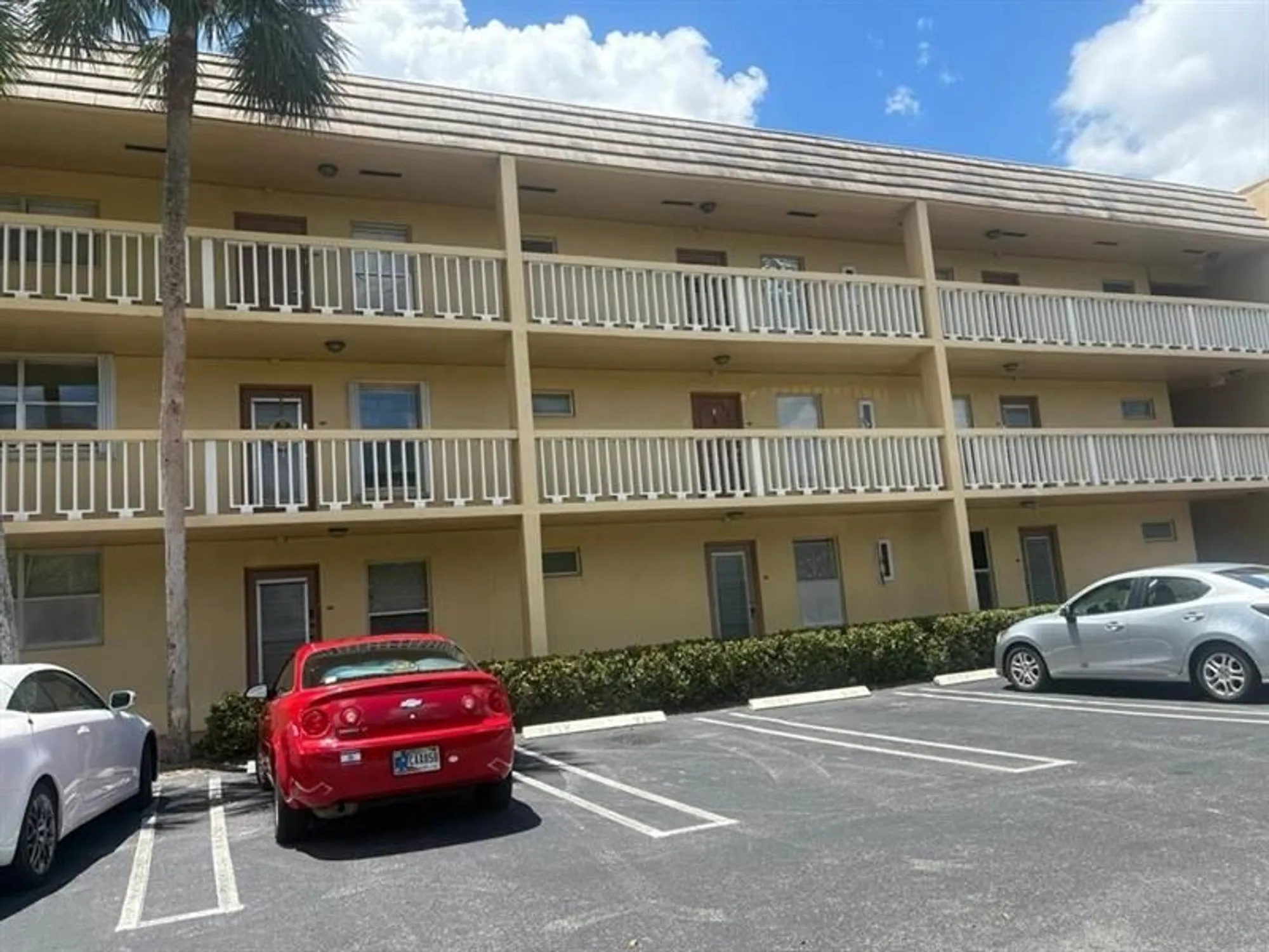 Property Slideshow image 6 of 10 | 6001 nw 61st ave 105, Tamarac, FL, 33319