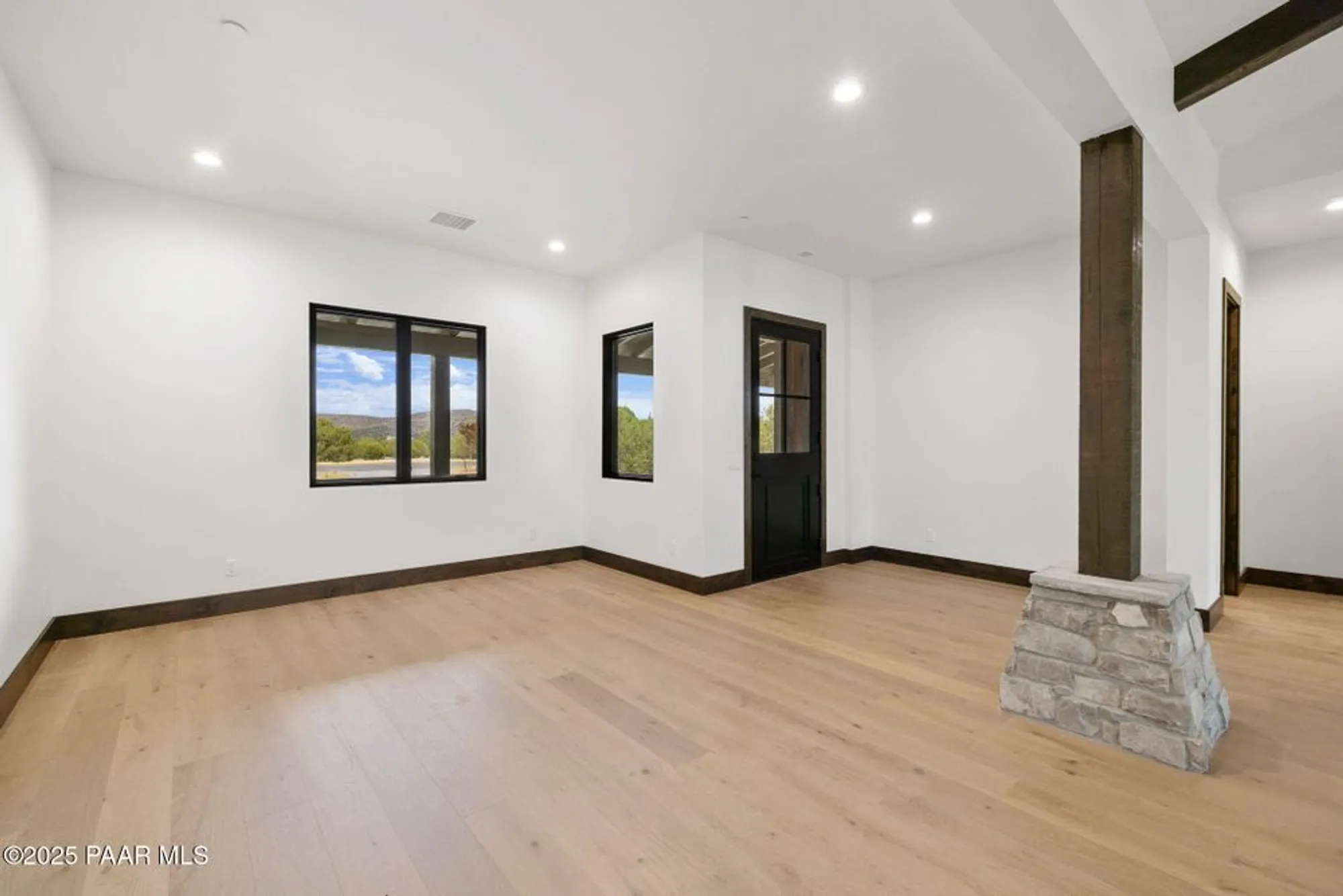 Property Slideshow image 4 of 48 | 15610 n silent moon ln, Prescott, AZ, 86305