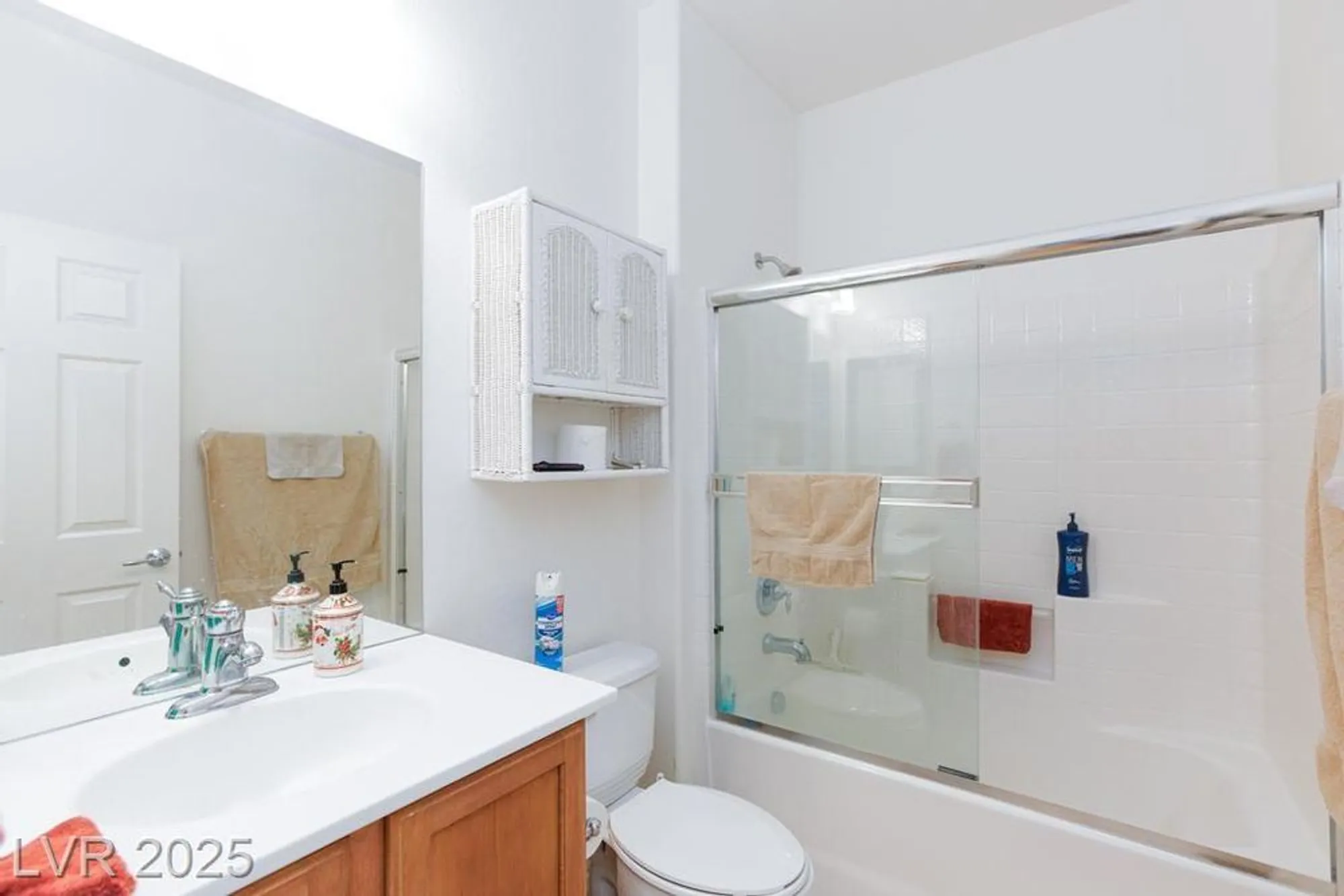 Property Slideshow image 13 of 33 | 7716 homing pigeon st, North Las Vegas, NV, 89084