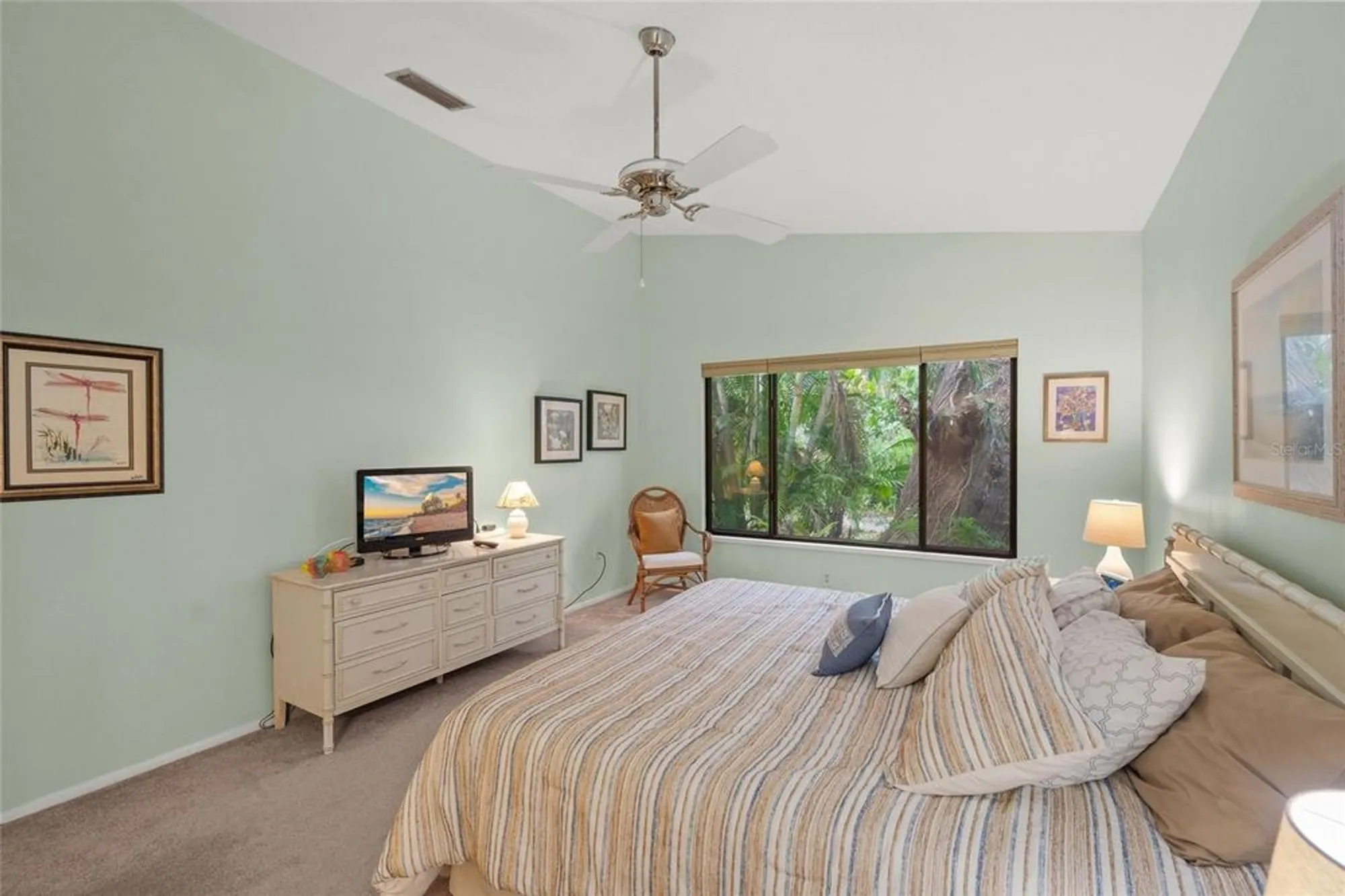 Property Slideshow image 16 of 43 | 4637 willow wood cir 44, Sarasota, FL, 34241
