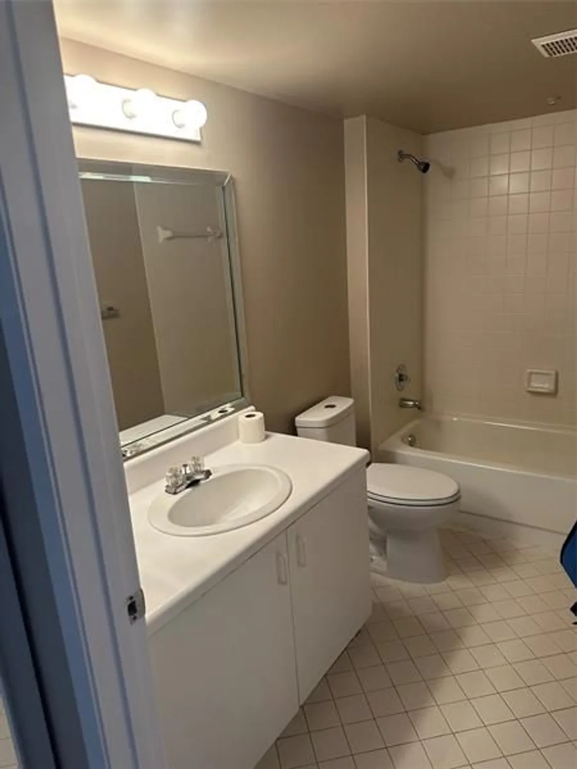 Property Slideshow image 5 of 10 | 1301 sw 142nd ave 308h, Pembroke Pines, FL, 33027