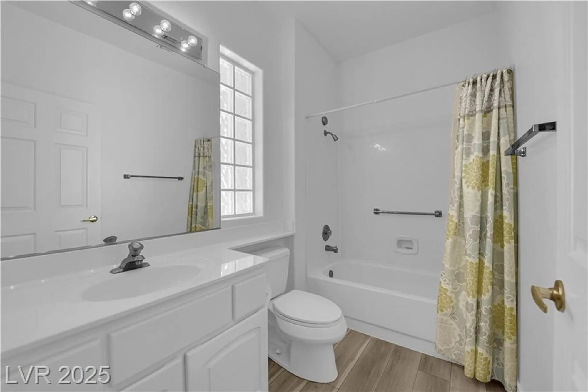 Property Slideshow image 22 of 35 | 10144 hunter springs dr, Las Vegas, NV, 89134