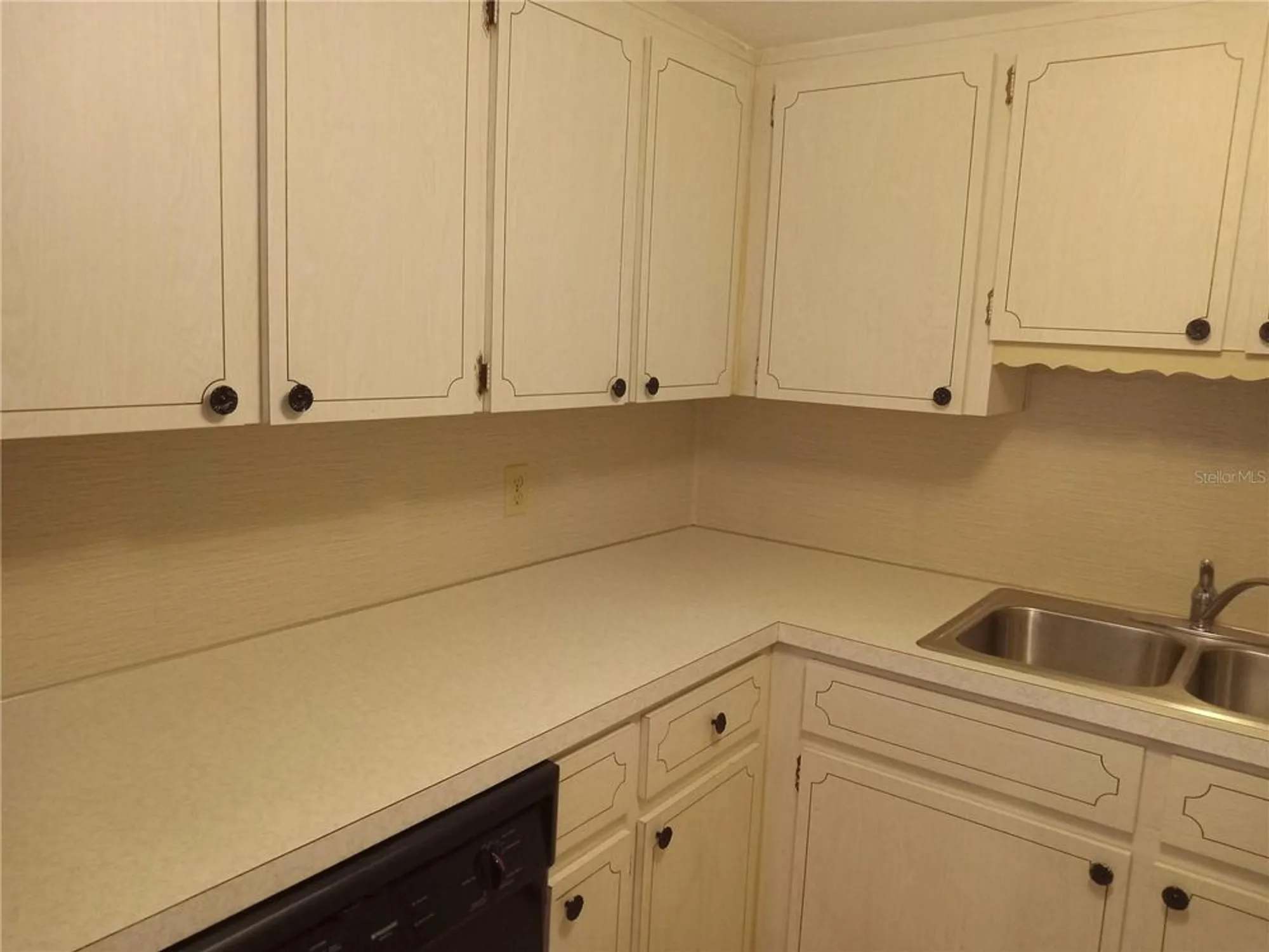 Property Slideshow image 12 of 40 | 2462 brazilia dr 64, Clearwater, FL, 33763