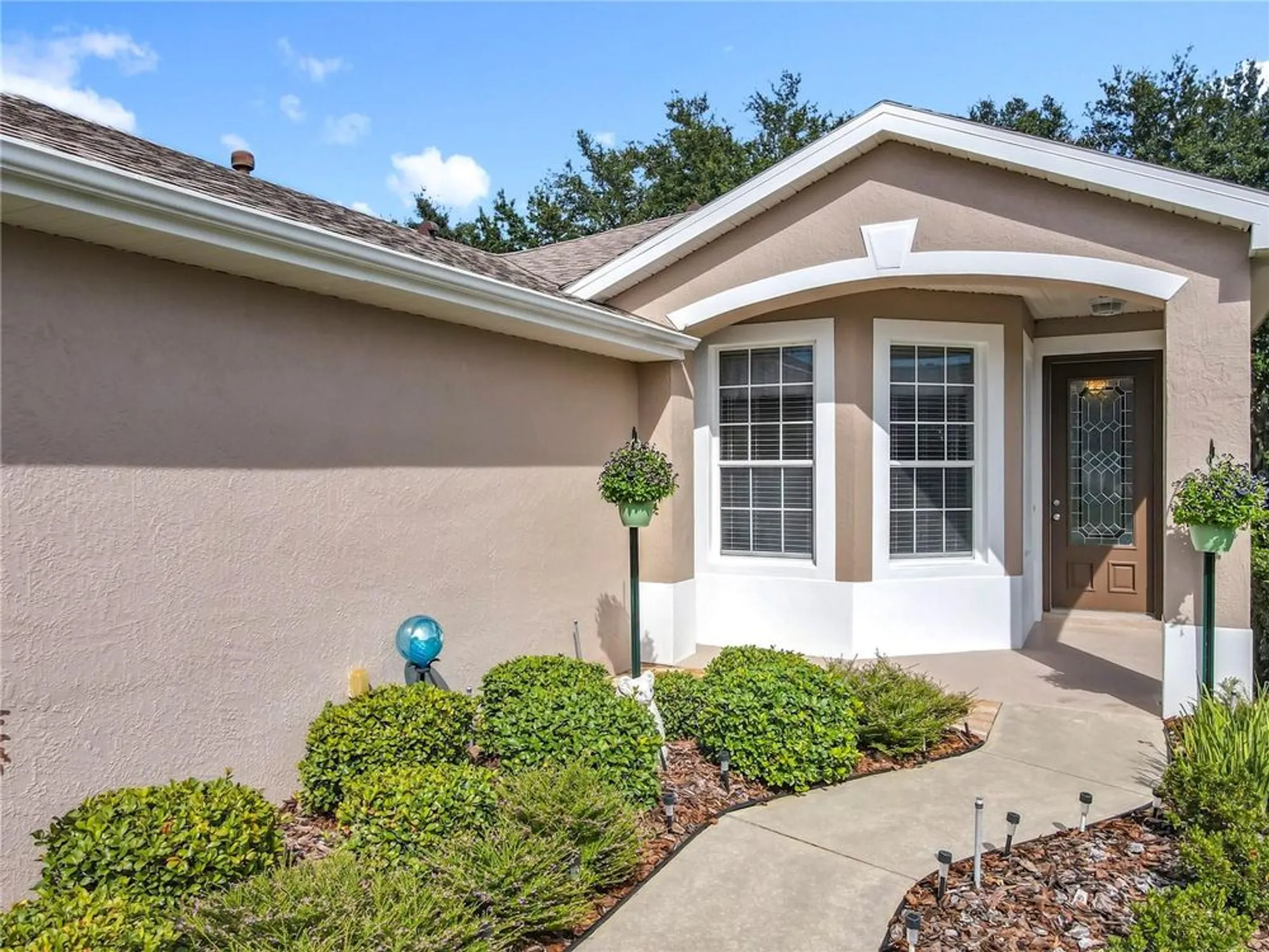 Property Slideshow image 5 of 59 | 5643 bounty cir, Tavares, FL, 32778