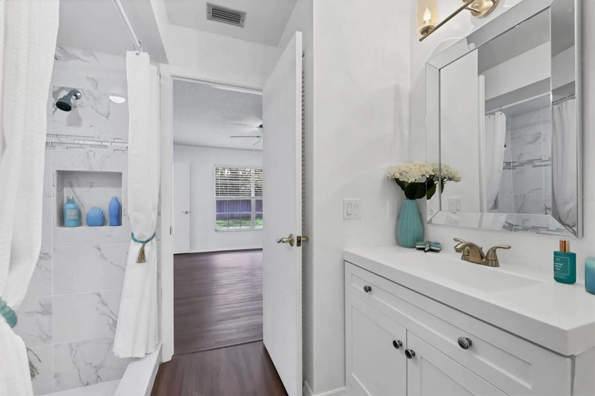 Property Slideshow image 25 of 44 | 4247 oakhurst cir 3033, Sarasota, FL, 34233