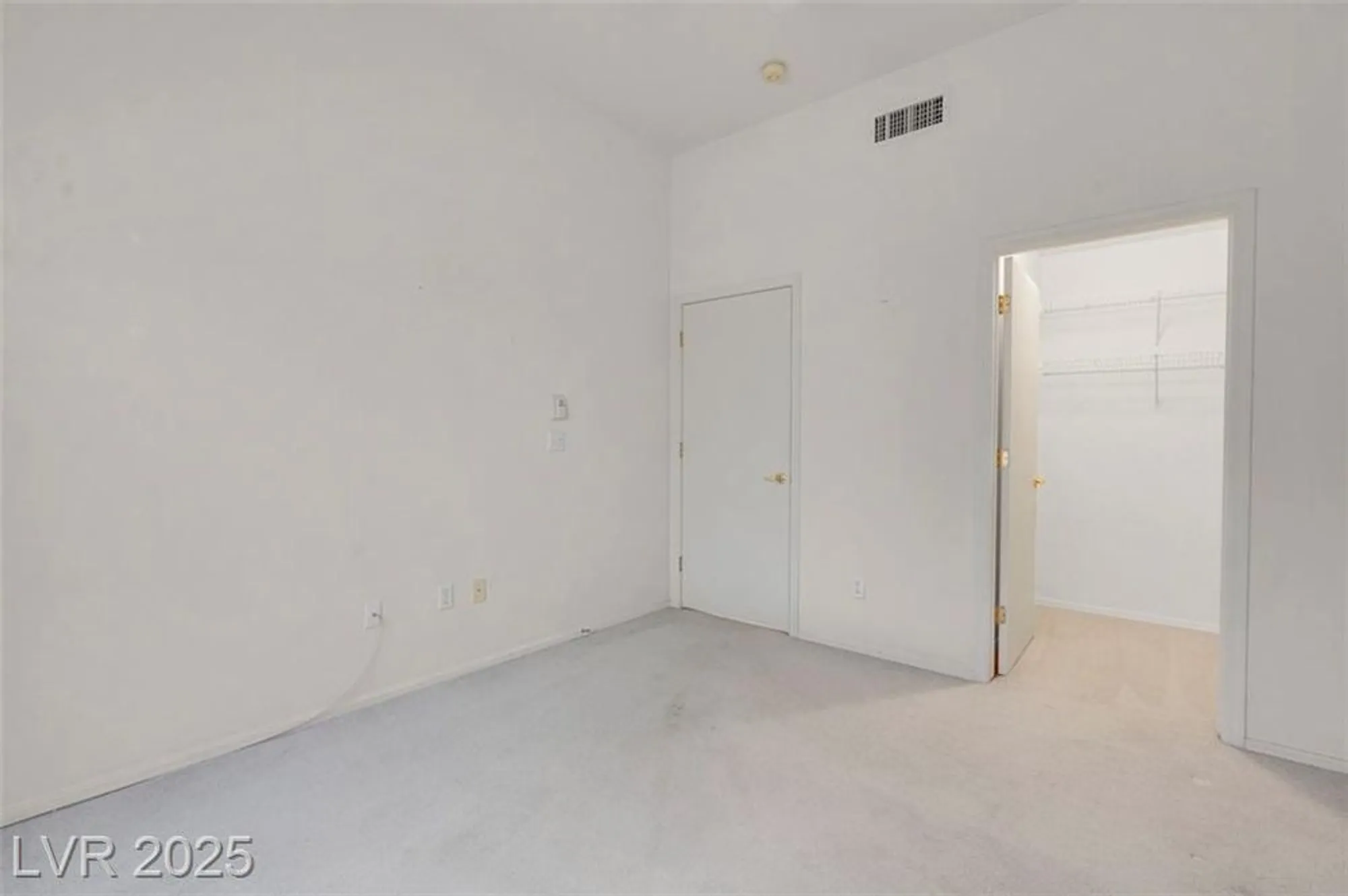 Property Slideshow image 31 of 38 | 10013 cresent creek dr, Las Vegas, NV, 89134