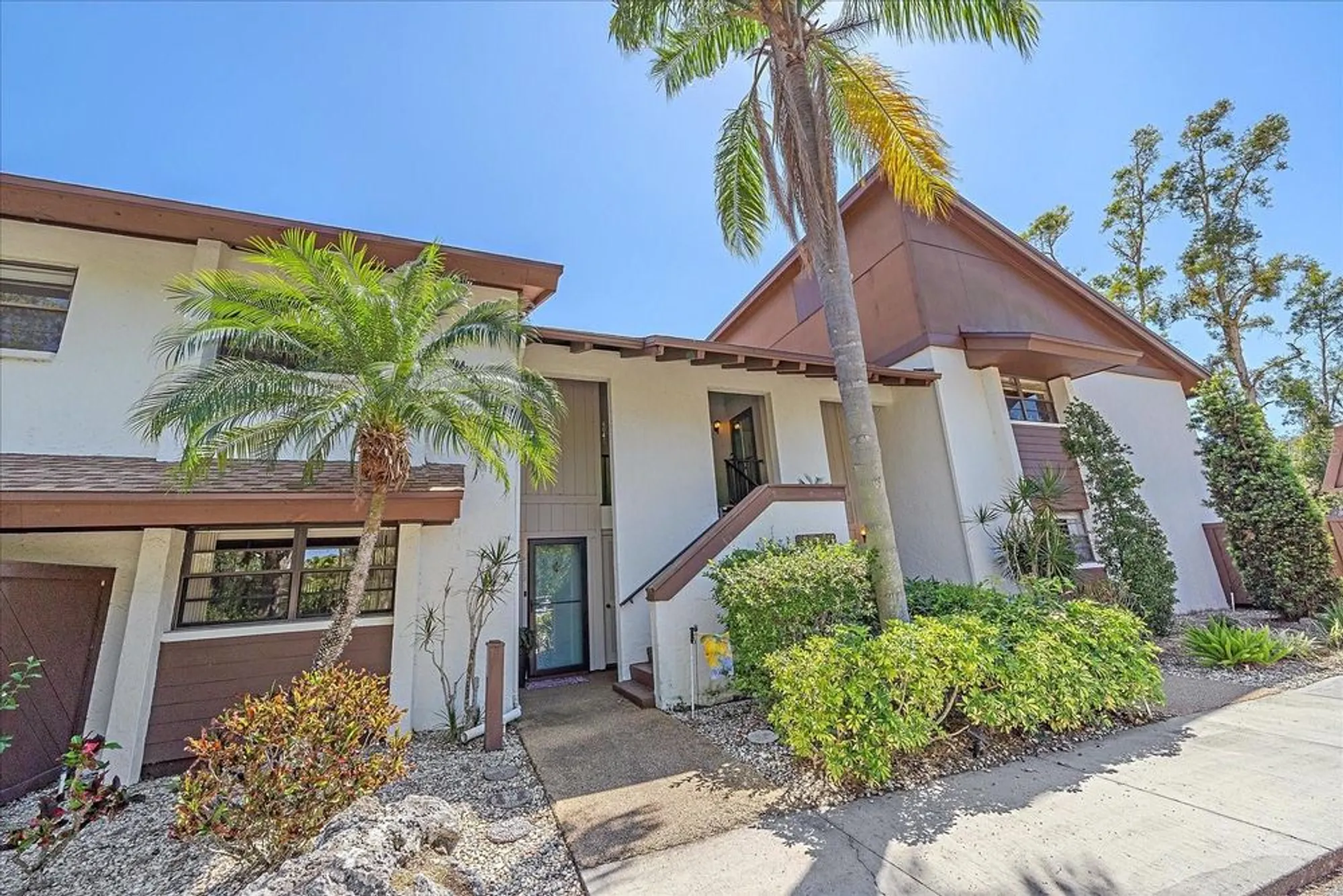 Property Slideshow image 1 of 34 | 6040 oak creek ln 1822, Bradenton, FL, 34210