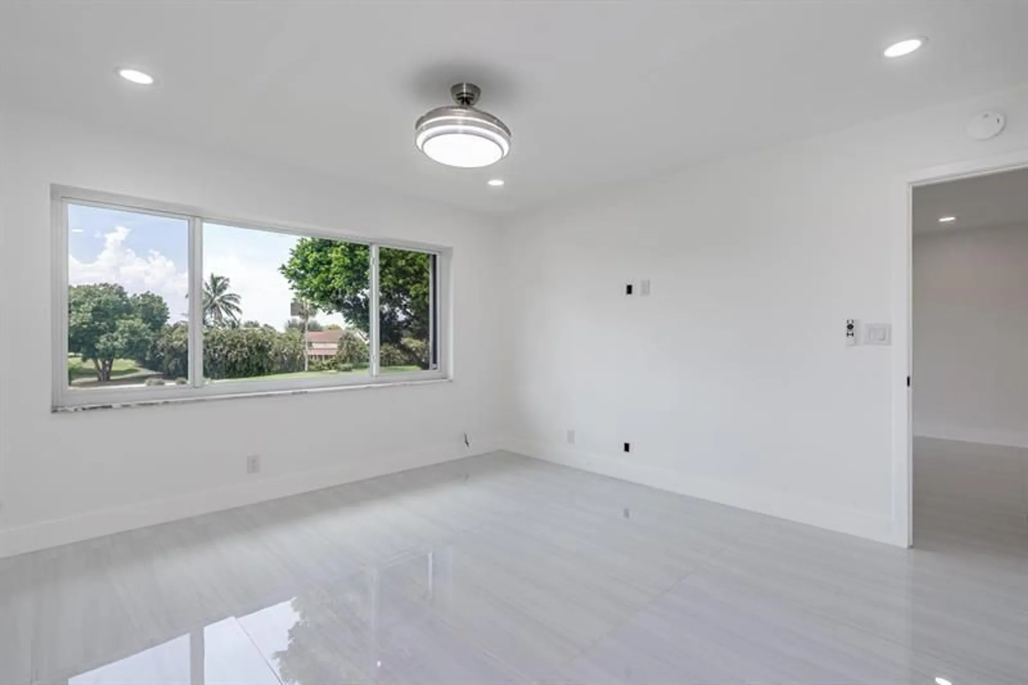Property Slideshow image 14 of 61 | 9811 n hollybrook lake dr 308, Pembroke Pines, FL, 33025