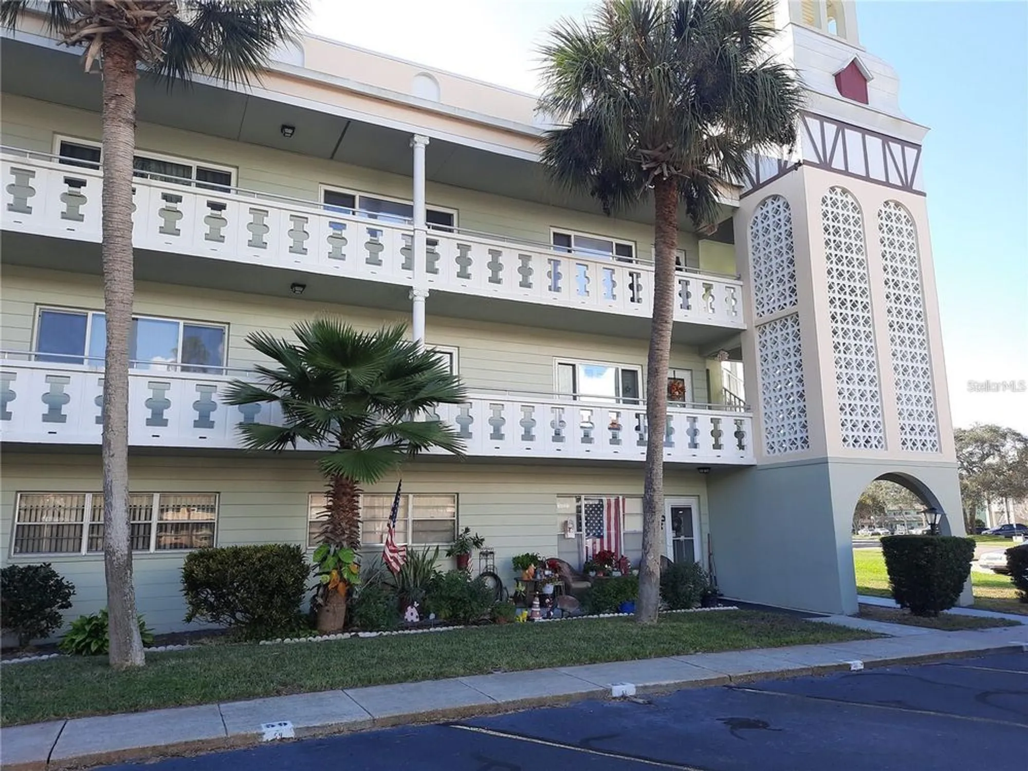 Property Slideshow image 5 of 26 | 2401 ecuadorian way 19, Clearwater, FL, 33763