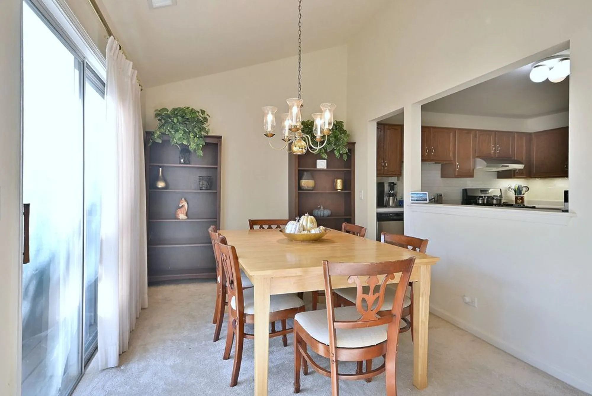 Property Slideshow image 7 of 27 | 509 aberdeen ln c, Prospect Heights, IL, 60070