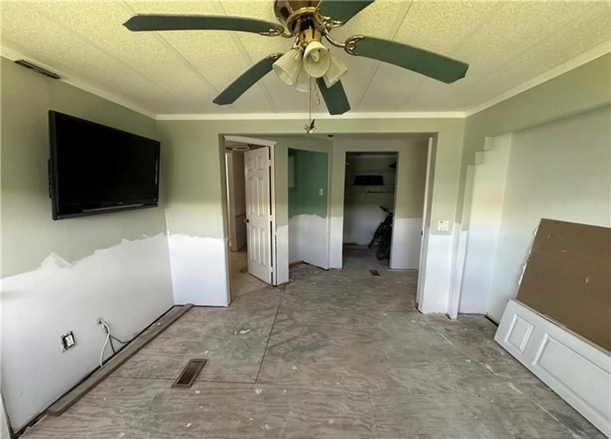 Property Slideshow image 25 of 39 | 14700 patrick henry rd # 1, North Fort Myers, FL, 33917