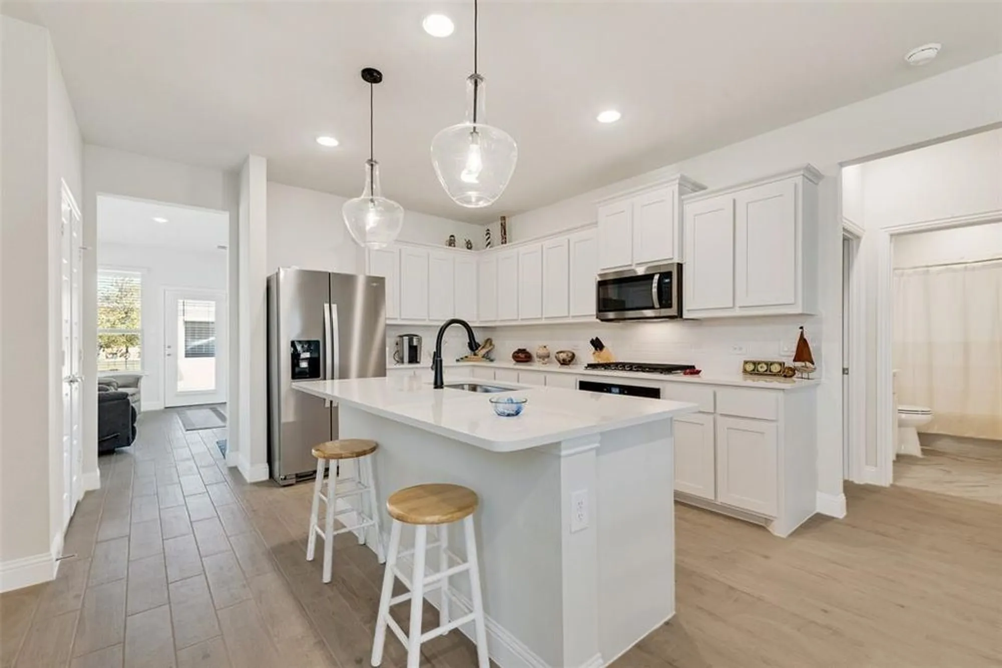 Property Slideshow image 9 of 32 | 2817 livestock dr, Midlothian, TX, 76065