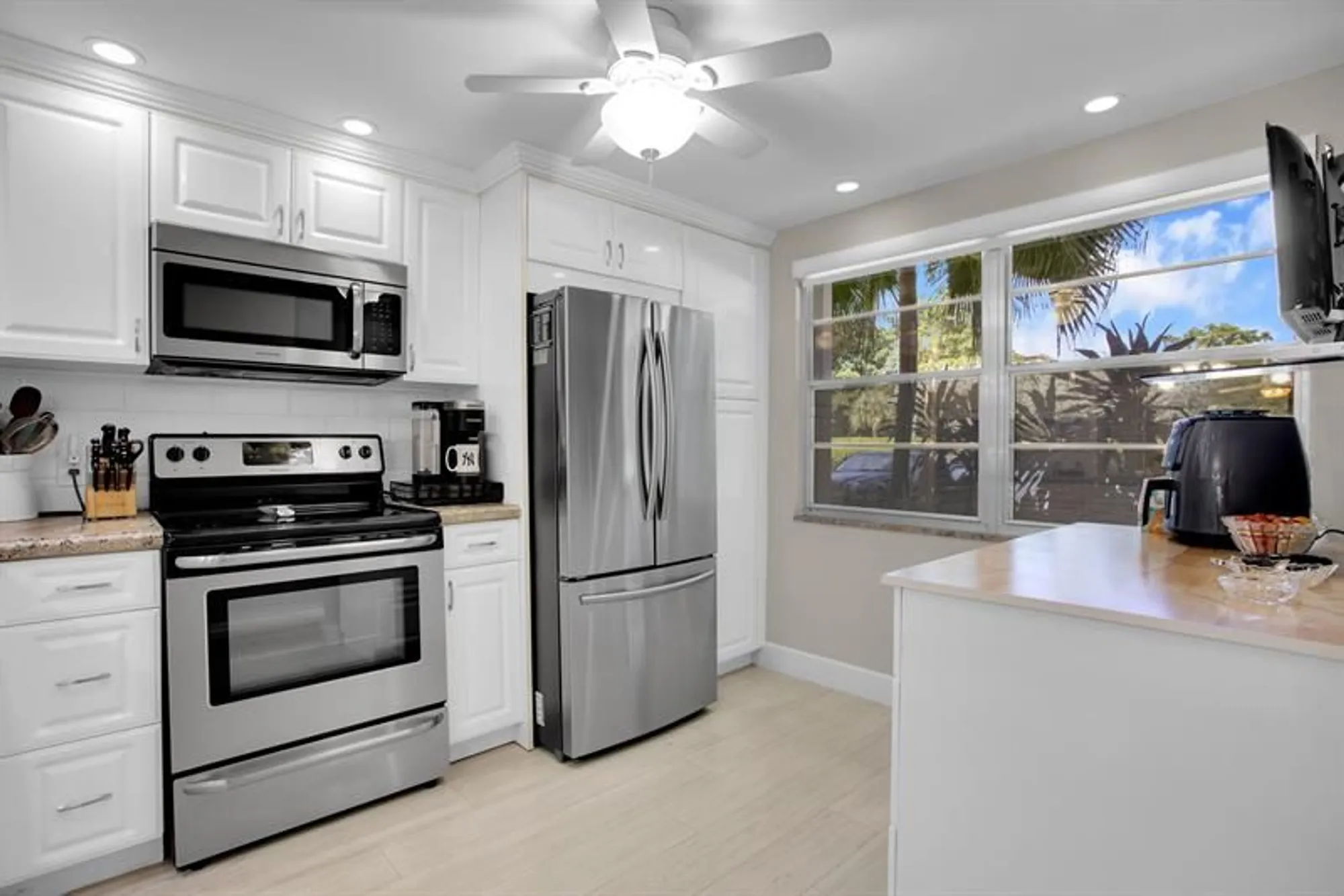 Property Slideshow image 4 of 32 | 3001 portofino isle l1, Coconut Creek, FL, 33066
