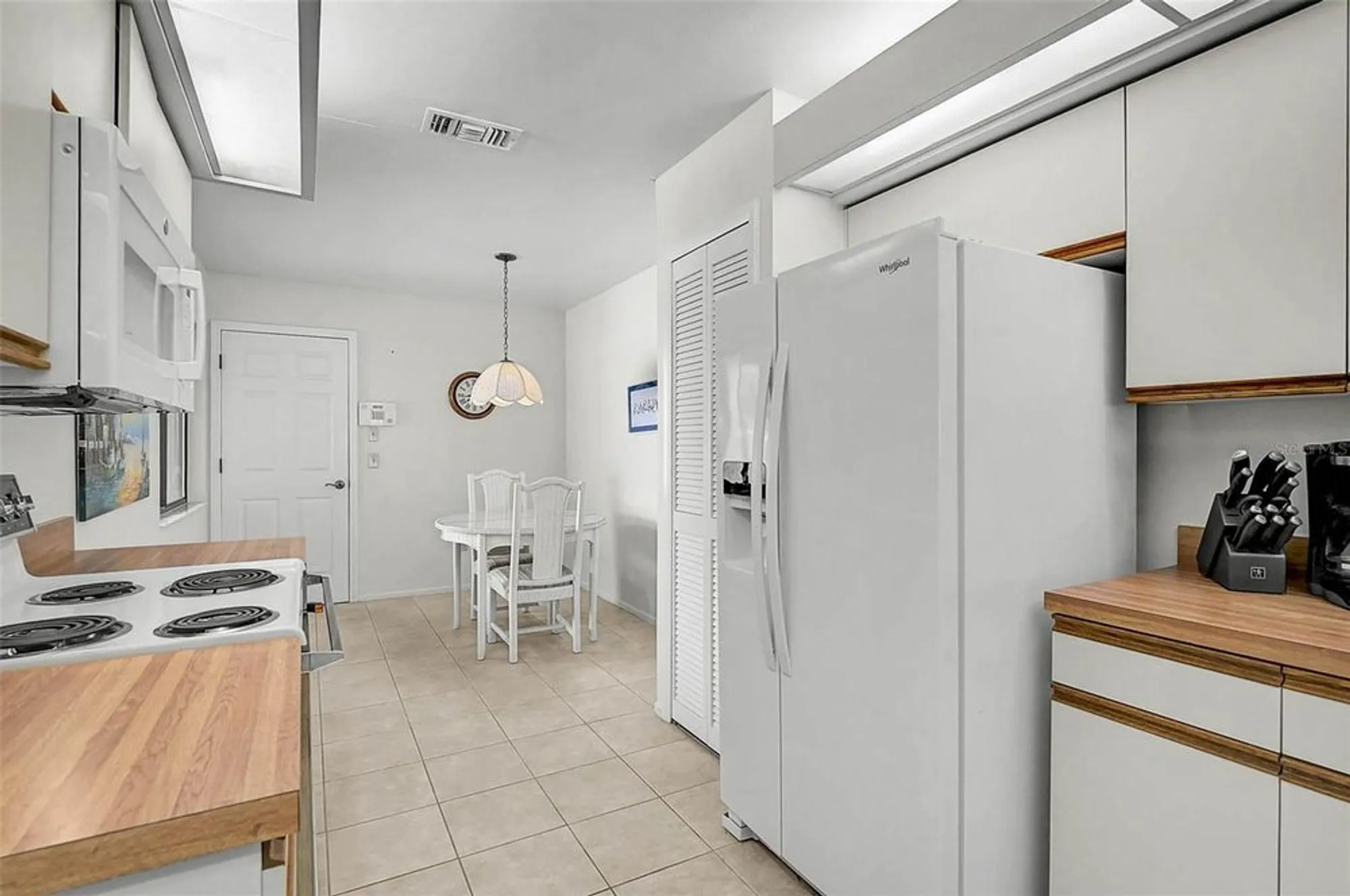 Property Slideshow image 7 of 31 | 5633 avista dr, Sarasota, FL, 34243