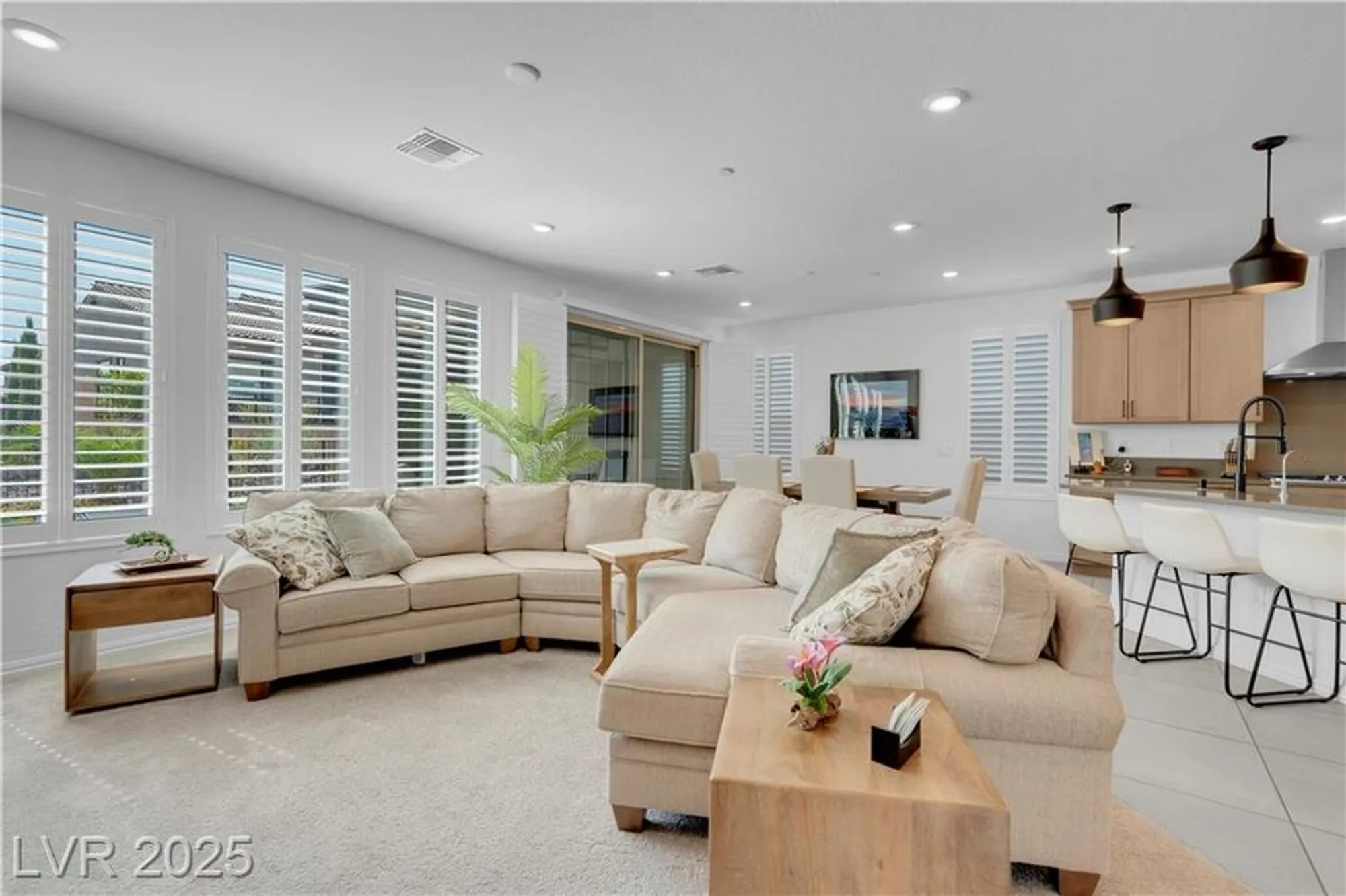 Property Slideshow image 10 of 69 | 124 lake oasis st, Henderson, NV, 89011