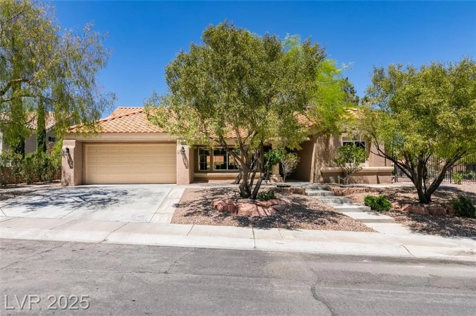 Property Slideshow image 29 of 30 | 9800 rosamond dr, Las Vegas, NV, 89134
