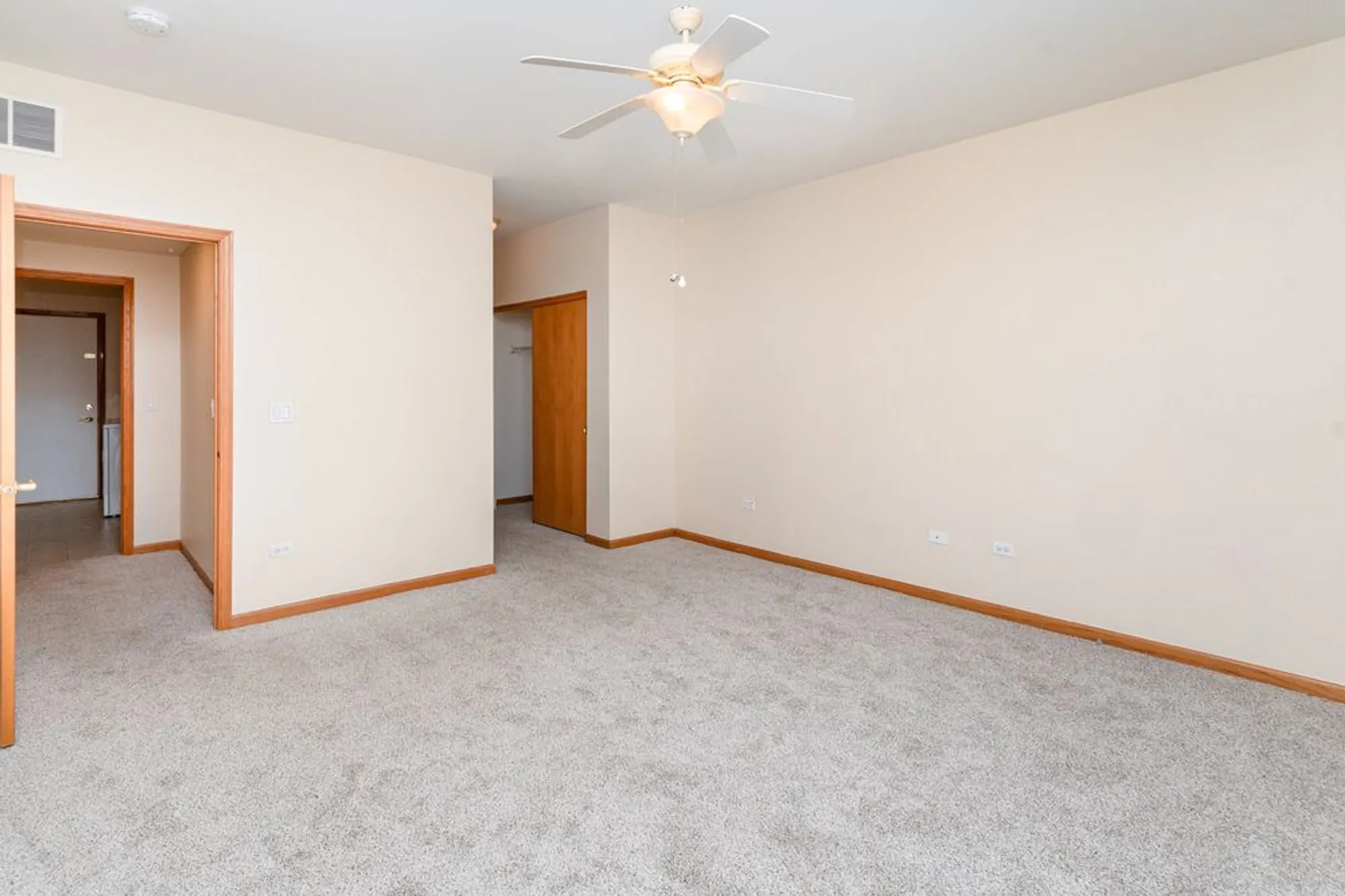 Property Slideshow image 11 of 25 | 16416 crescent lake ct, Crest Hill, IL, 60403