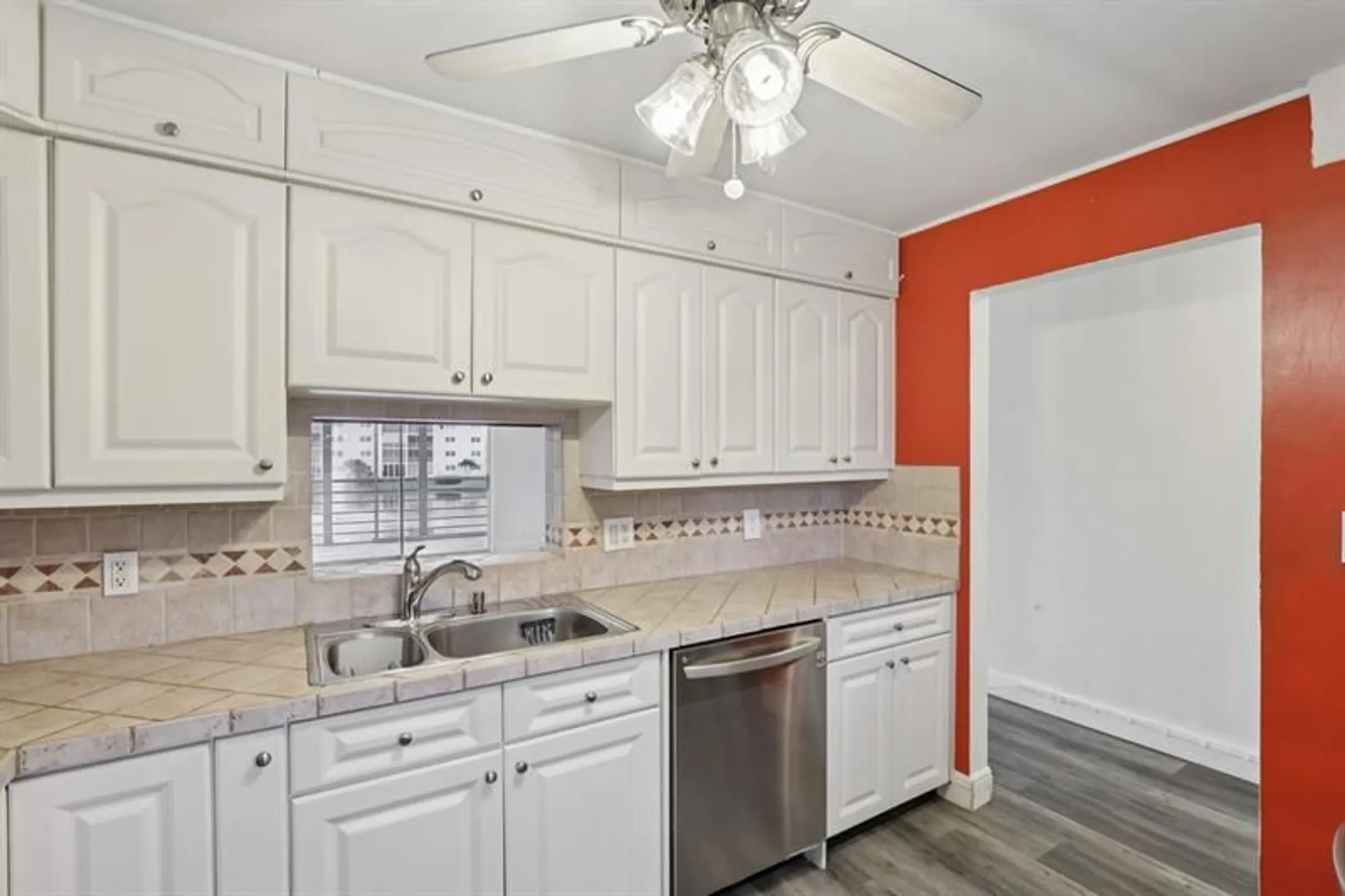 Property Slideshow image 10 of 39 | 1024 se 4th ave 204, Dania Beach, FL, 33004