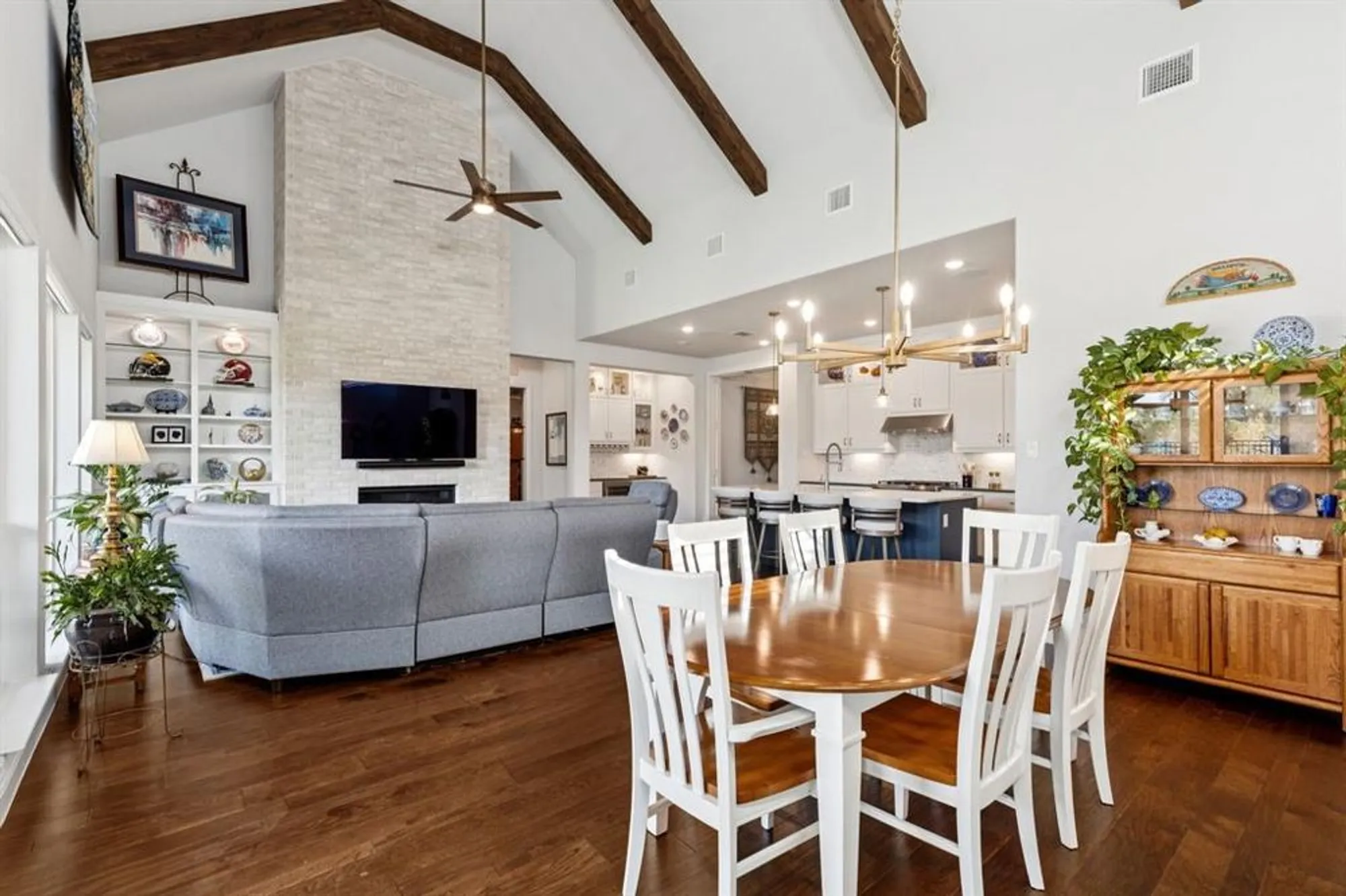 Property Slideshow image 13 of 34 | 4724 cherry bark trl, Arlington, TX, 76005