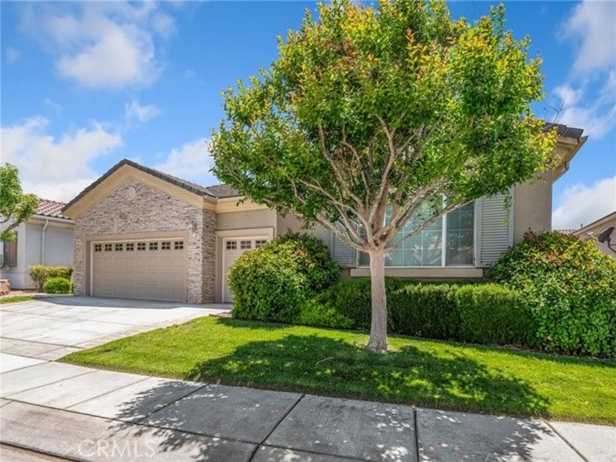 Property Slideshow image 1 of 38 | 19301 galloping hill rd, Apple Valley, CA, 92308
