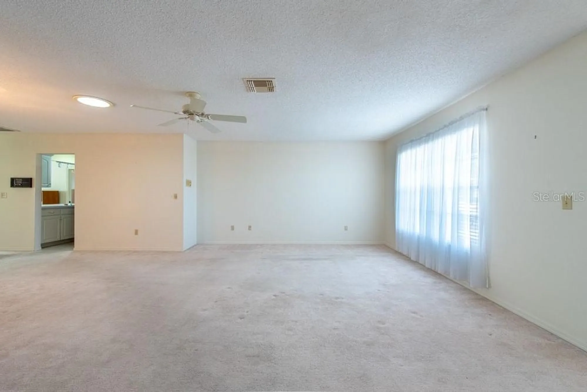 Property Slideshow image 3 of 44 | 106 silverbell ct, Sun City Center, FL, 33573