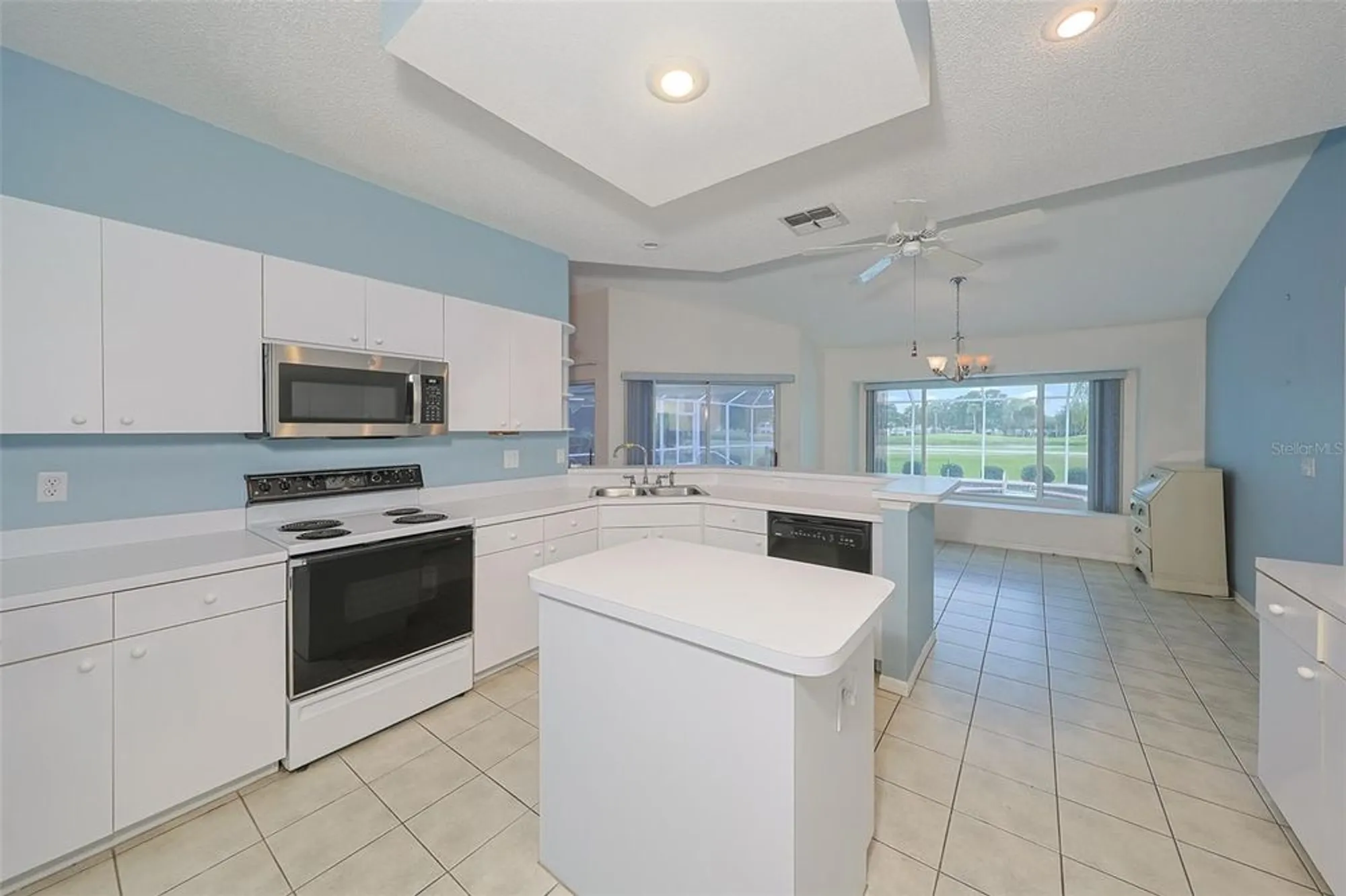 Property Slideshow image 12 of 42 | 352 caloosa palms ct, Sun City Center, FL, 33573