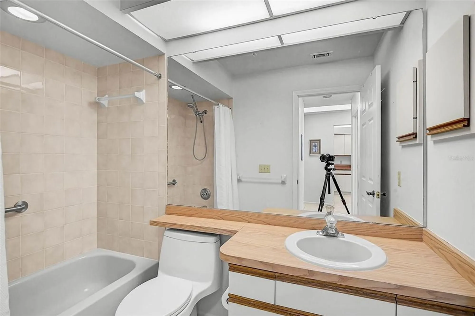 Property Slideshow image 18 of 31 | 5633 avista dr, Sarasota, FL, 34243