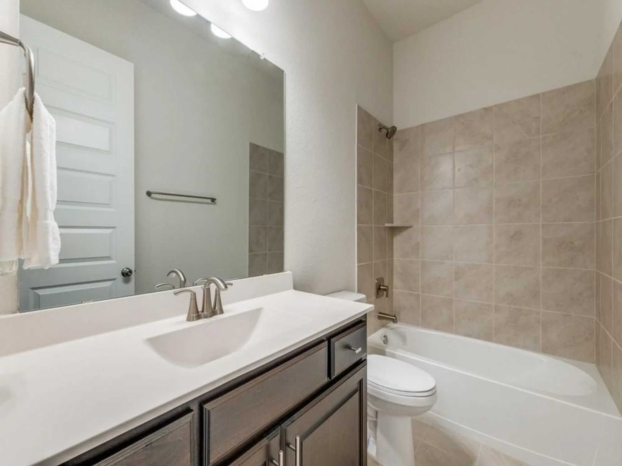 Property Slideshow image 16 of 25 | 4805 blackhawk green ct, Arlington, TX, 76005