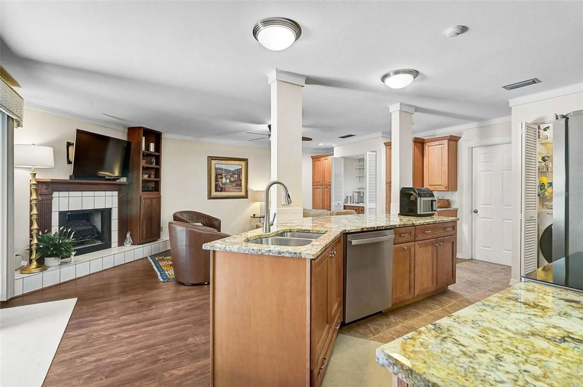 Property Slideshow image 26 of 61 | 3890 wilshire cir 27, Sarasota, FL, 34238