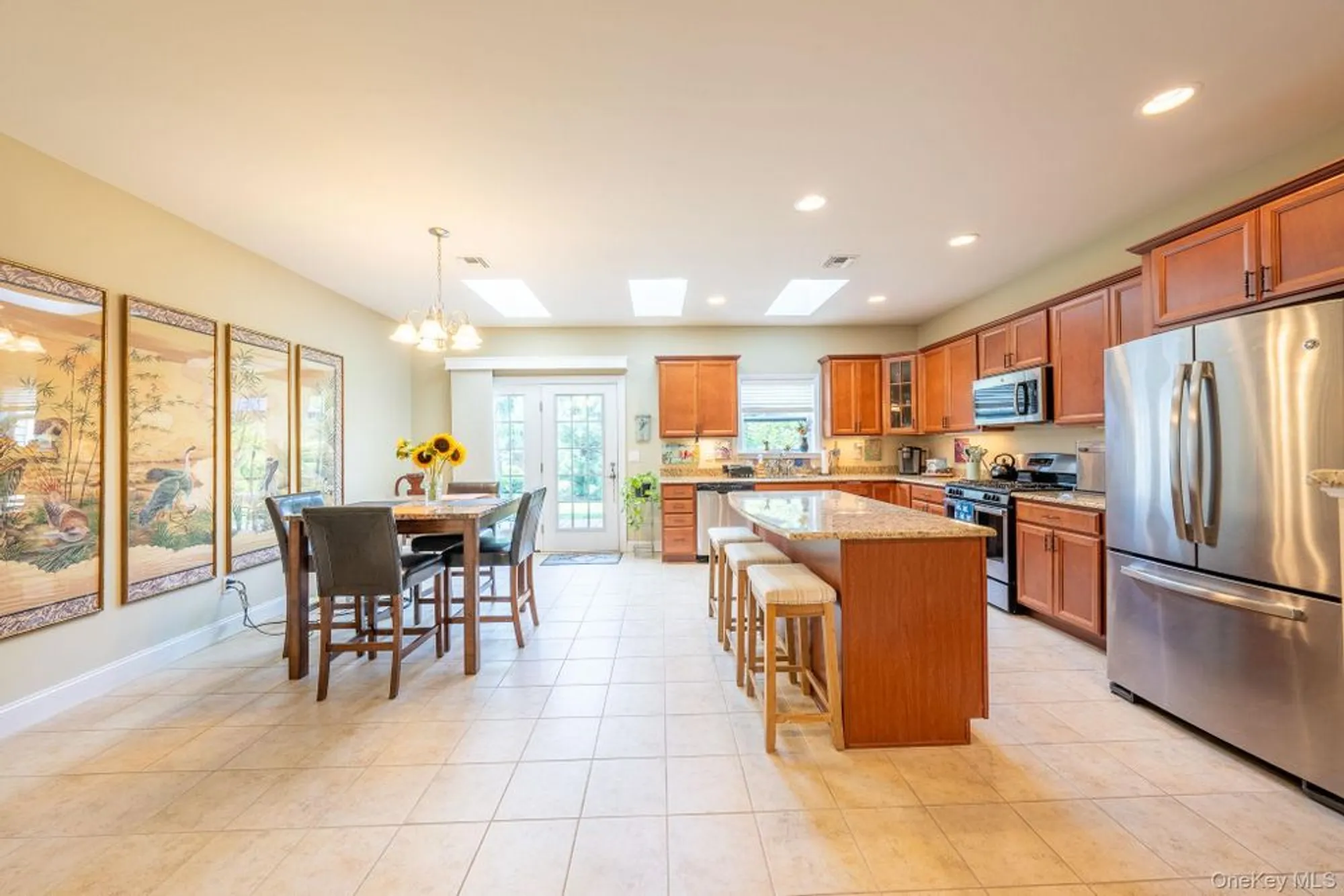 Property Slideshow image 8 of 22 | 18 kennsington ct, Riverhead, NY, 11901