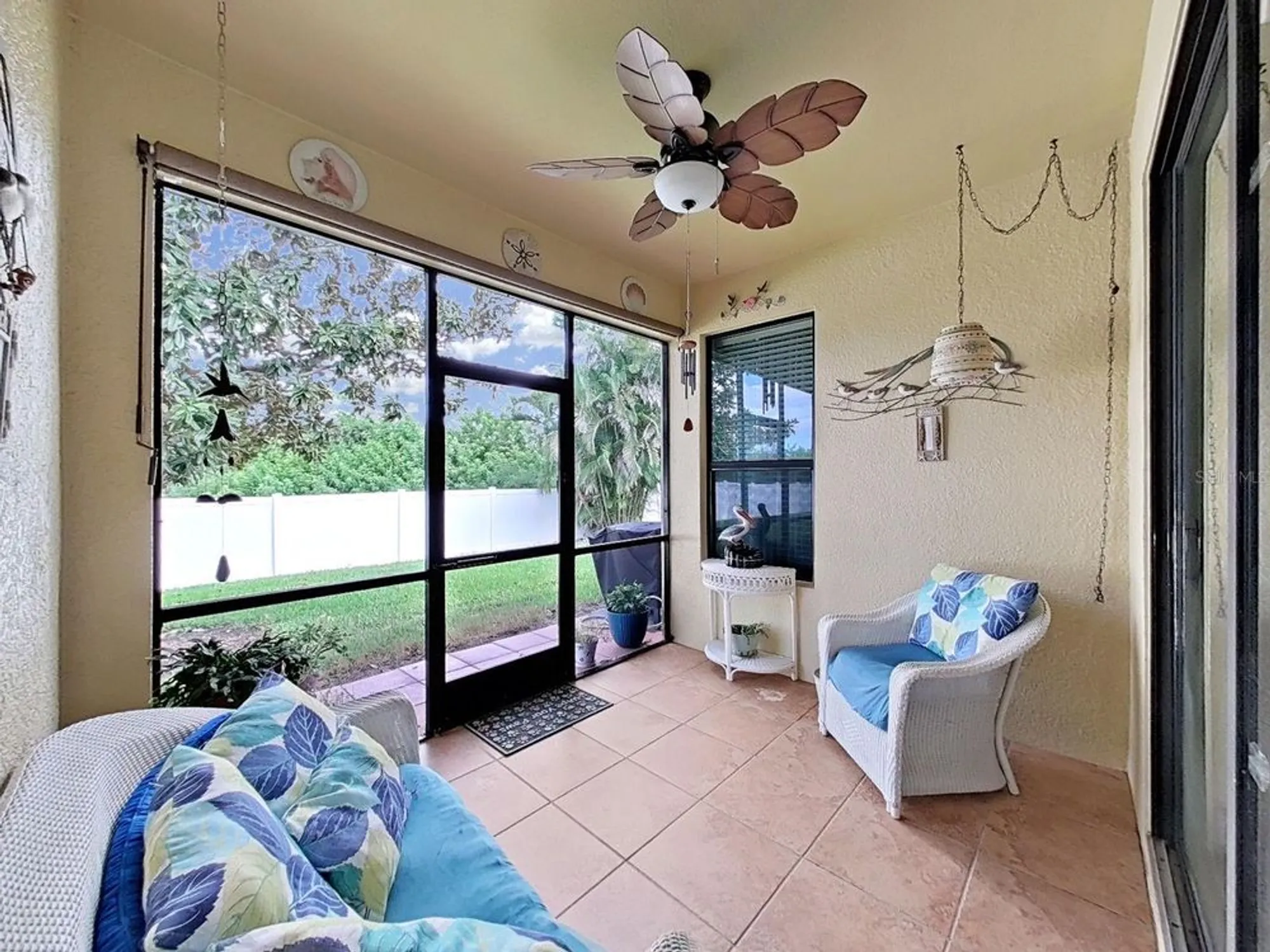 Property Slideshow image 32 of 100 | 303 bluewater falls ct, Apollo Beach, FL, 33572