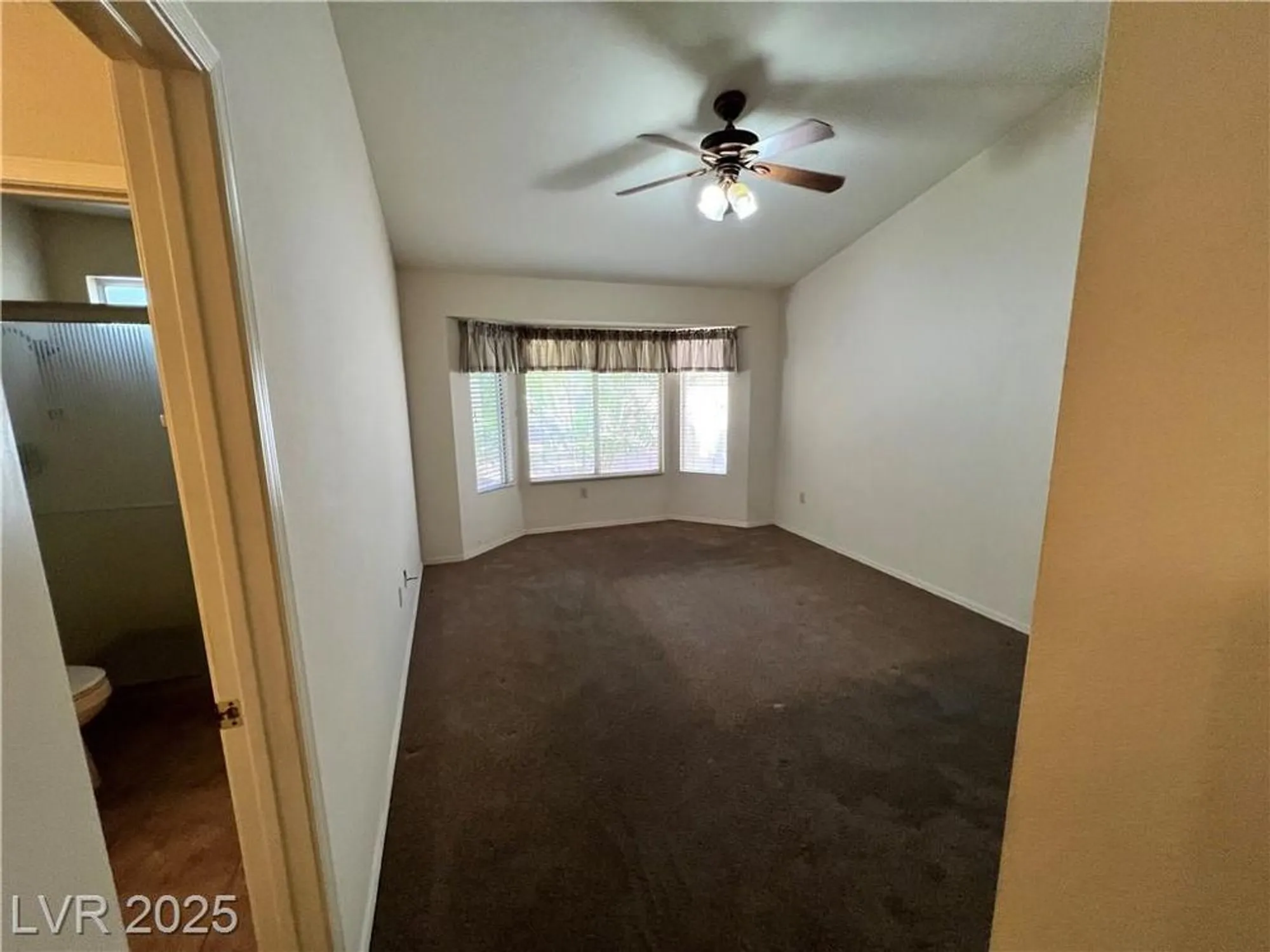 Property Slideshow image 14 of 20 | 2821 tumble brook dr, Las Vegas, NV, 89134