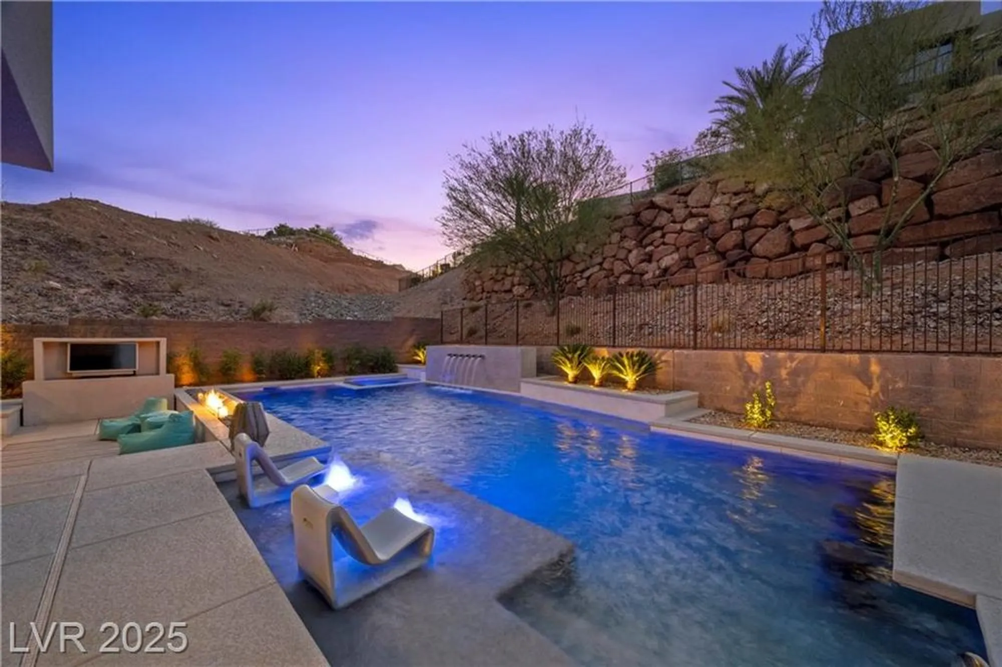 Property Slideshow image 10 of 99 | 5 highland cove ln, Henderson, NV, 89011