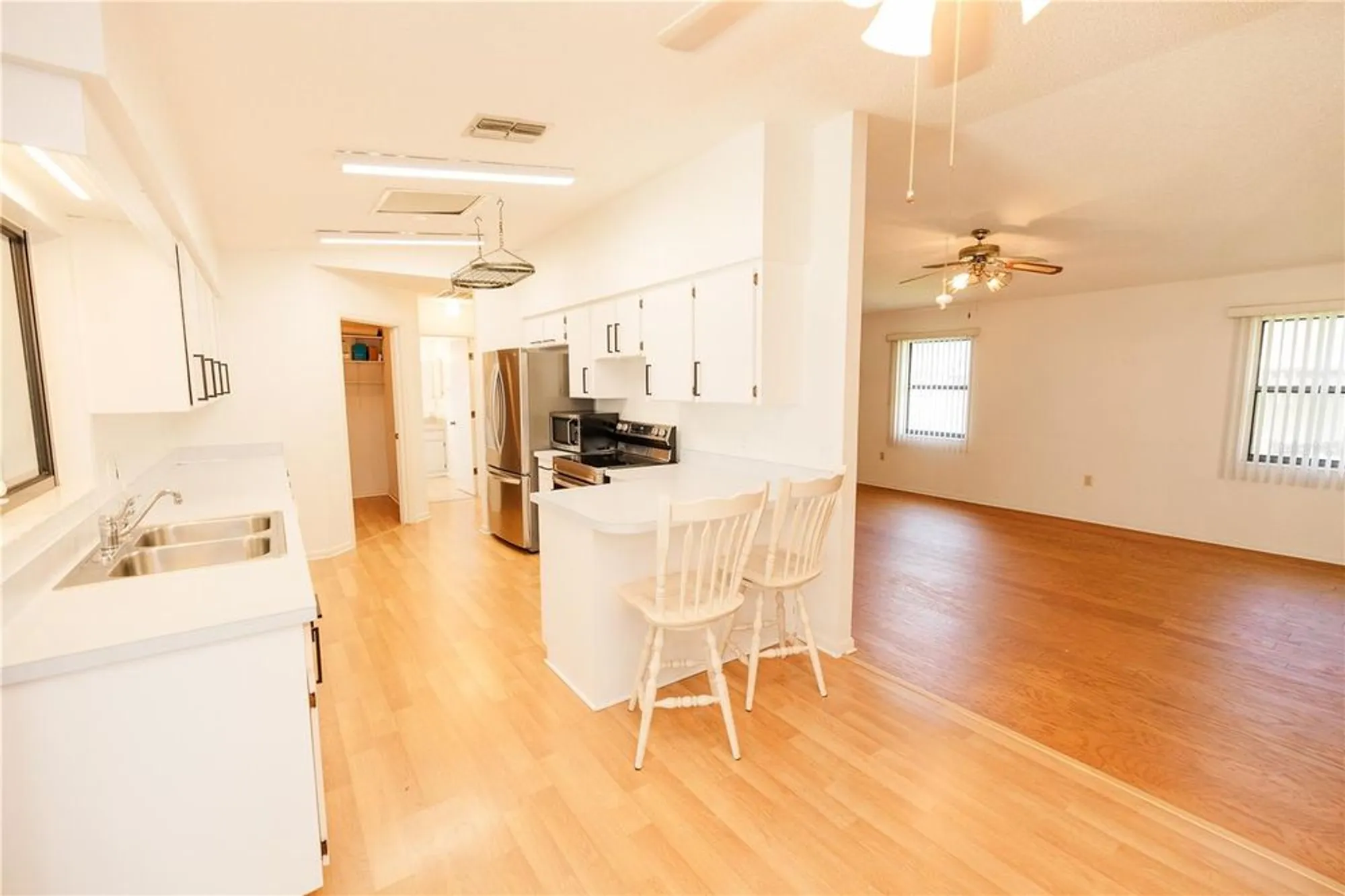 Property Slideshow image 18 of 41 | 3130 prairie dunes cir, Lakeland, FL, 33810