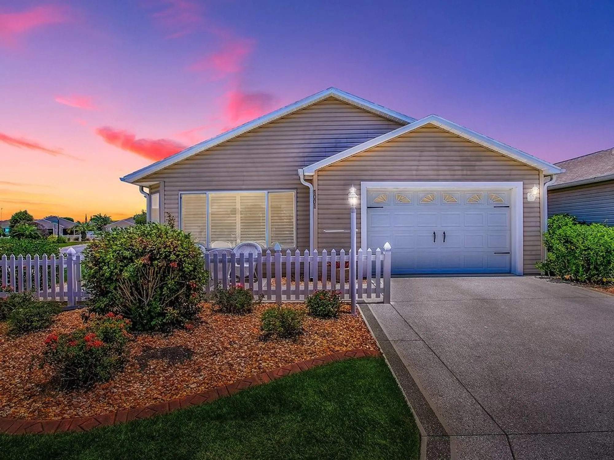 Property Slideshow image 4 of 45 | 1001 greyford ln, The Villages, FL, 32162