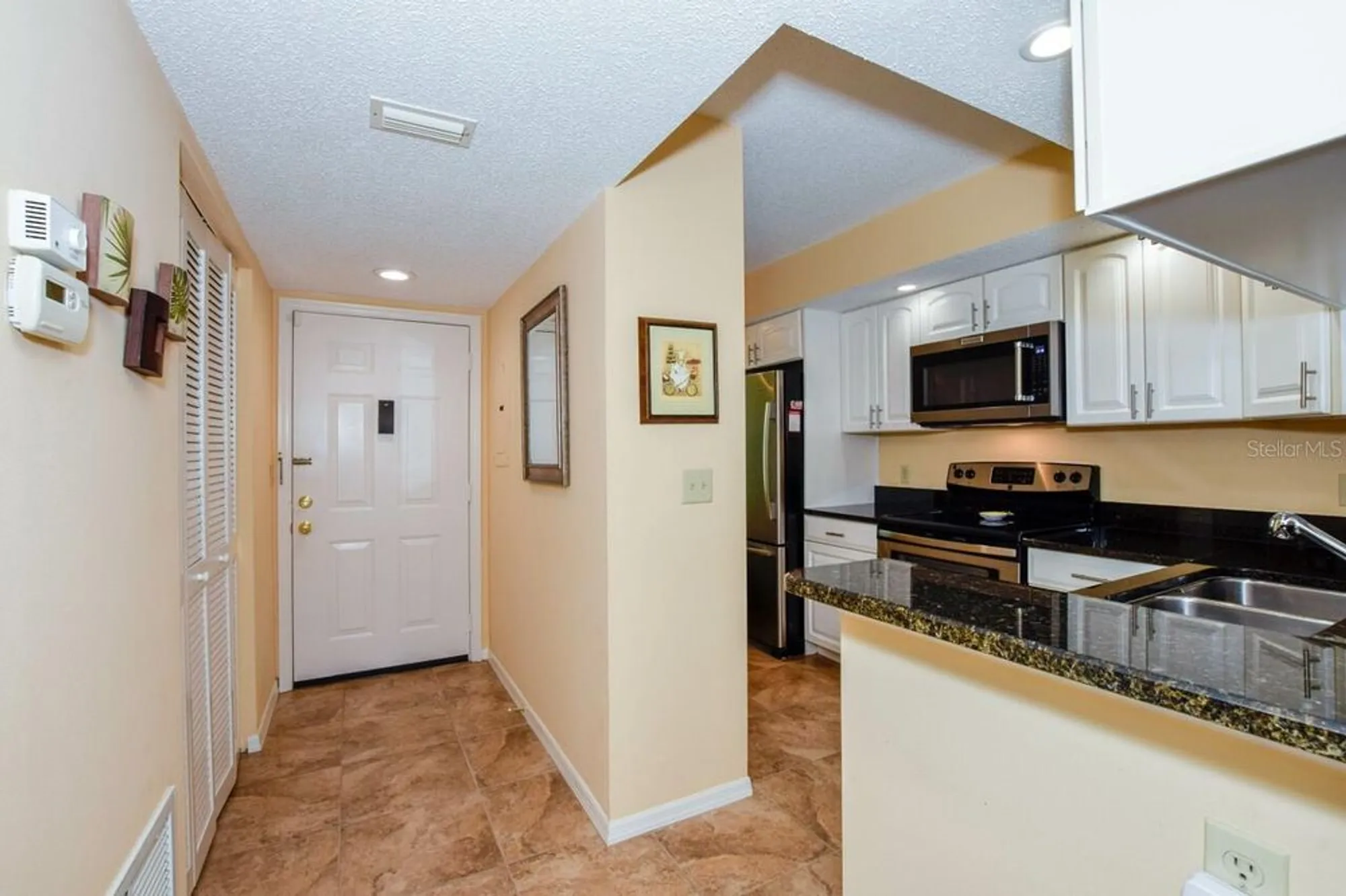 Property Slideshow image 3 of 44 | 433 cerromar ln 438, Venice, FL, 34293