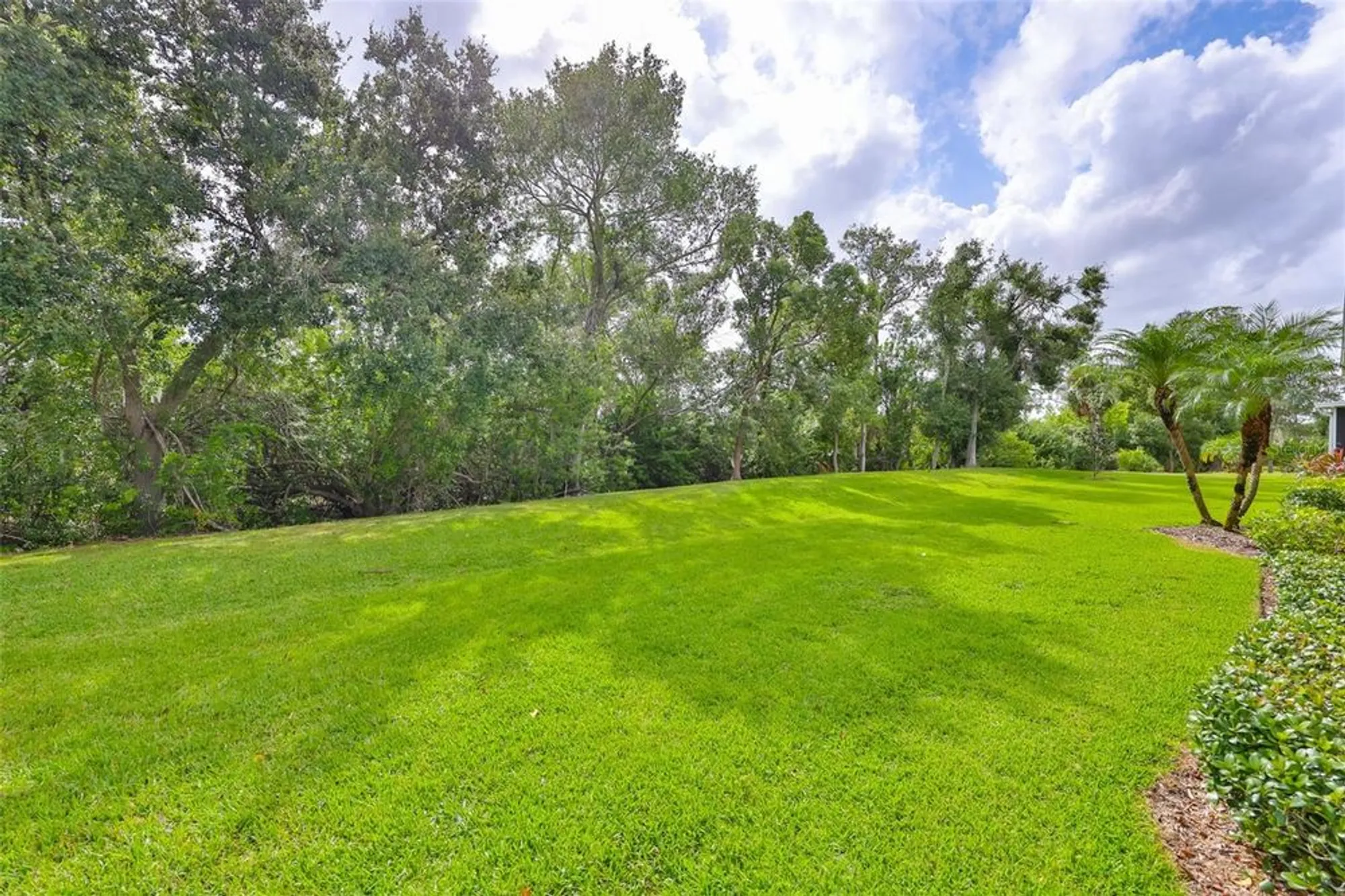 Property Slideshow image 20 of 24 | 668 chipper dr, Sun City Center, FL, 33573