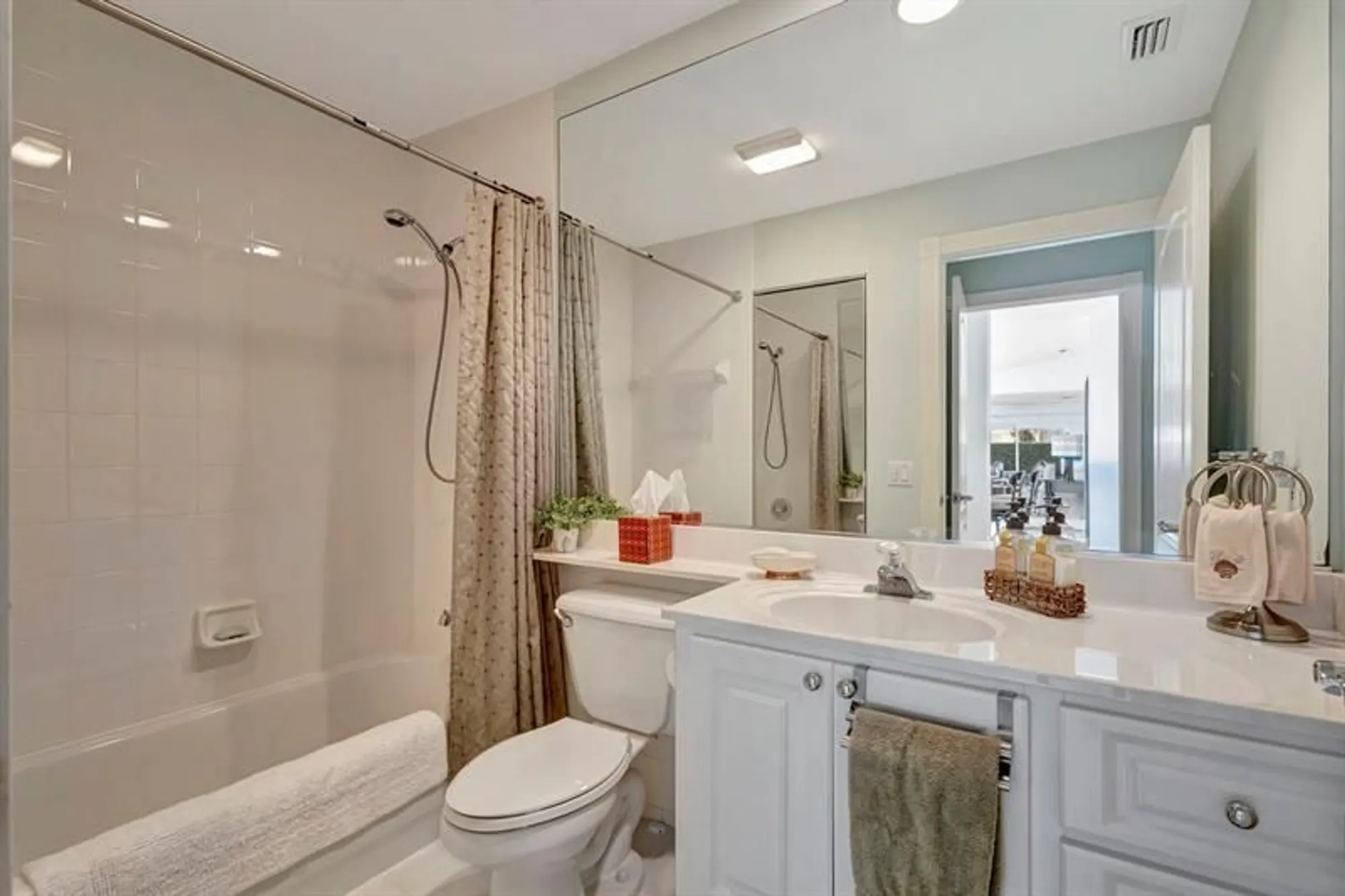 Property Slideshow image 31 of 45 | 7028 gila ln, West Palm Beach, FL, 33411