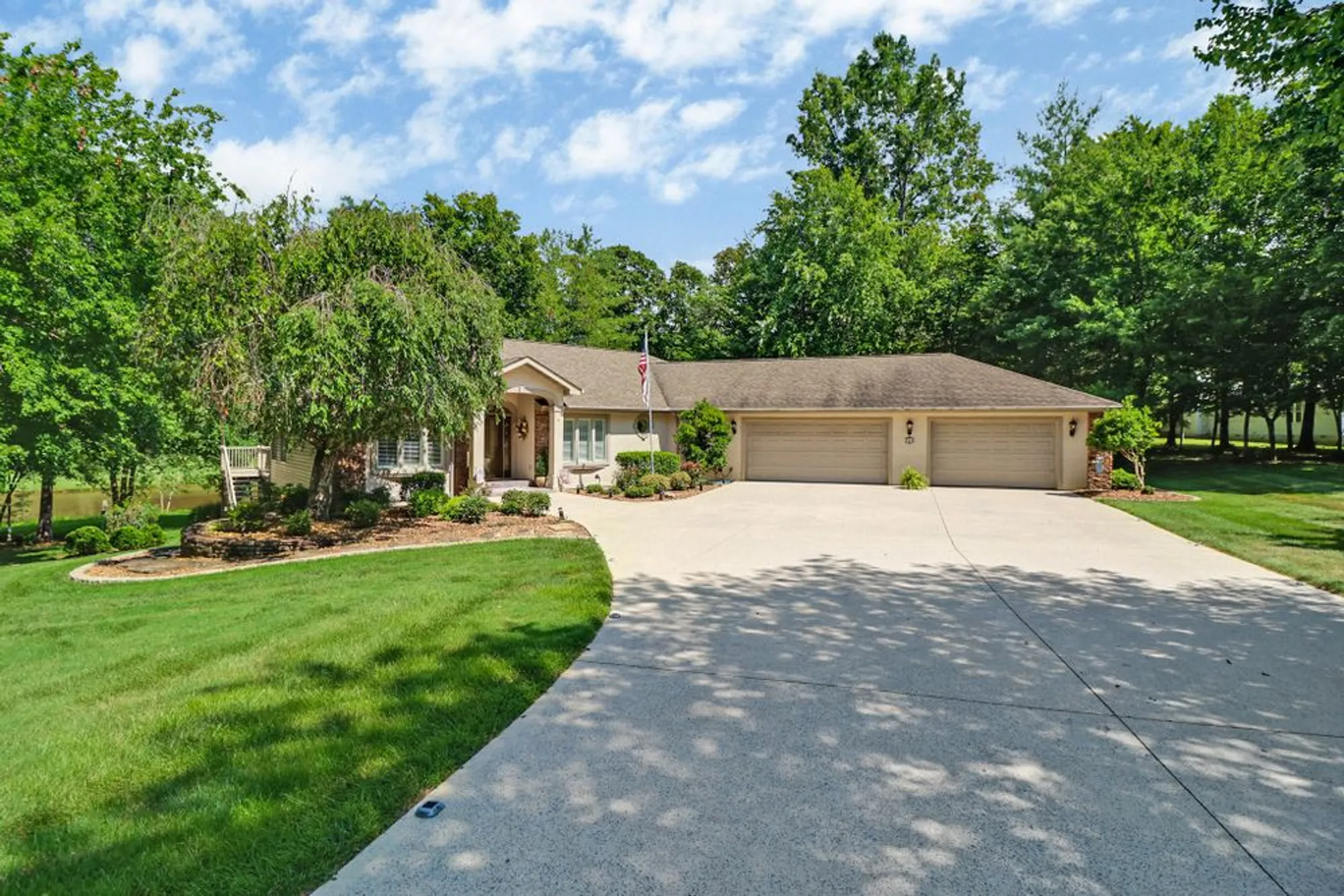 Property Slideshow image 1 of 54 | 44 inwood ct, Crossville, TN, 38558