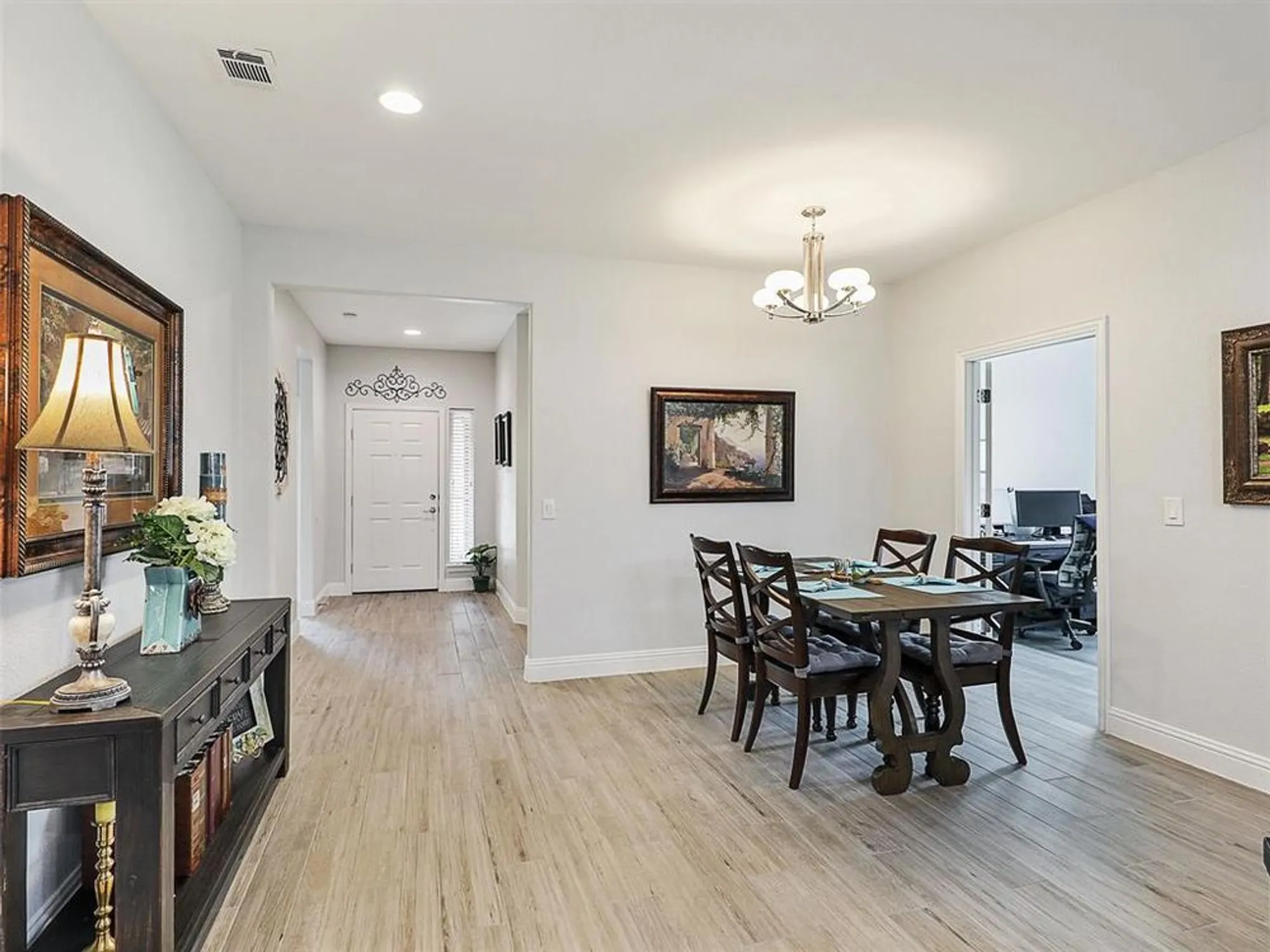 Property Slideshow image 10 of 37 | 6026 prairie bend ln, Frisco, TX, 75036